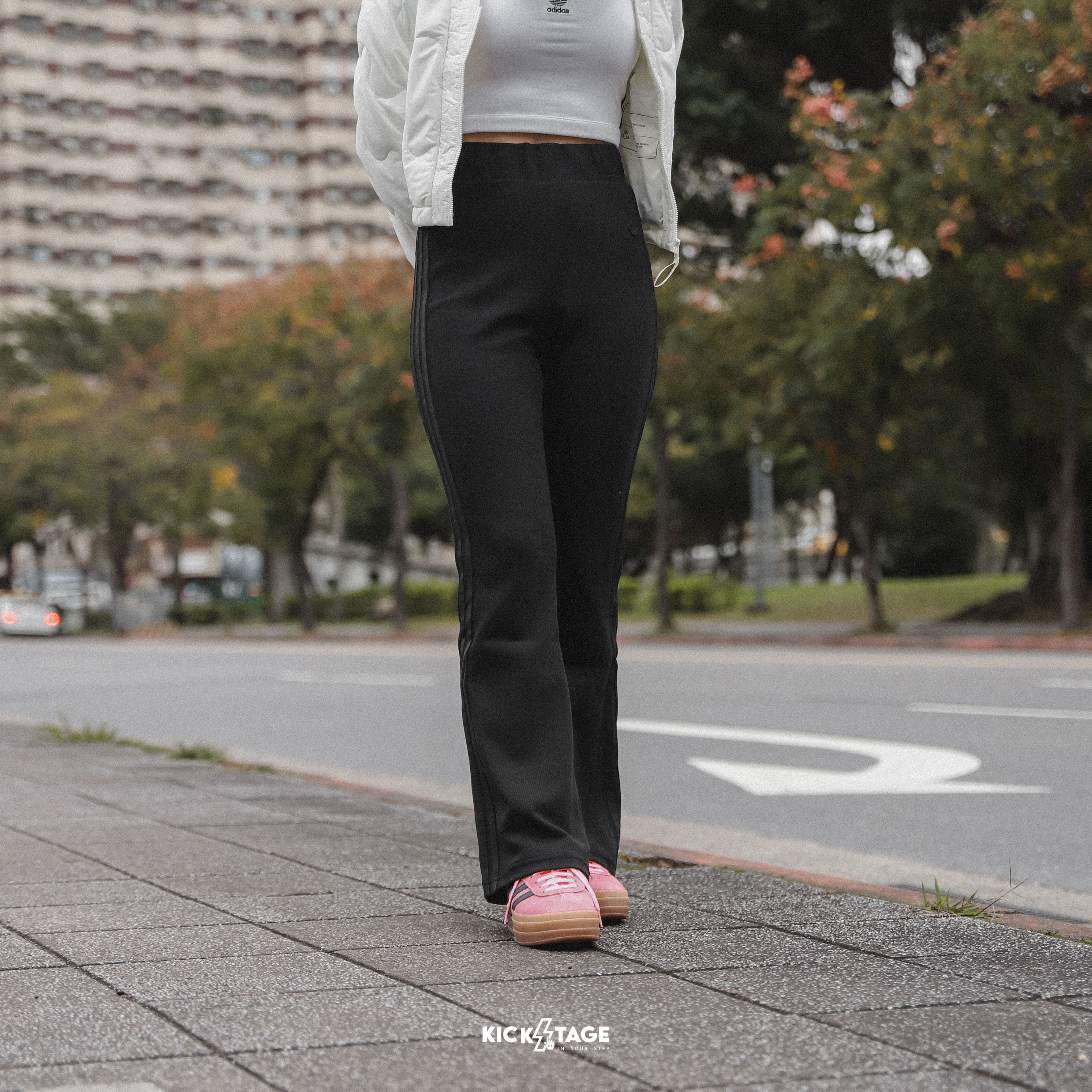 **特價商品售出不退換**女款 ADIDAS FLARE TROUSERS 黑色 三線 刺繡 微喇叭 復古 運動 長褲【HY1359】