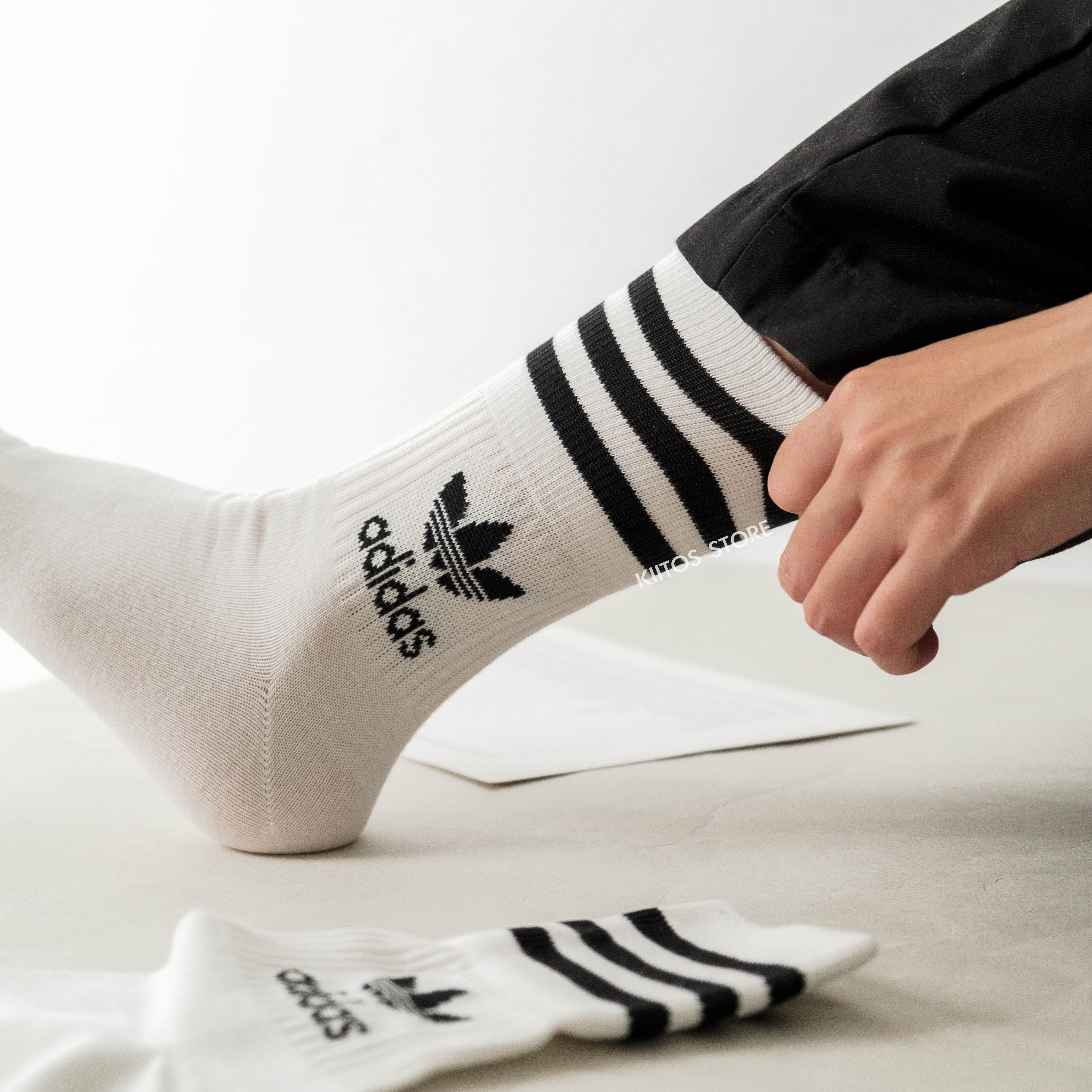 Adidas 2025 og socks