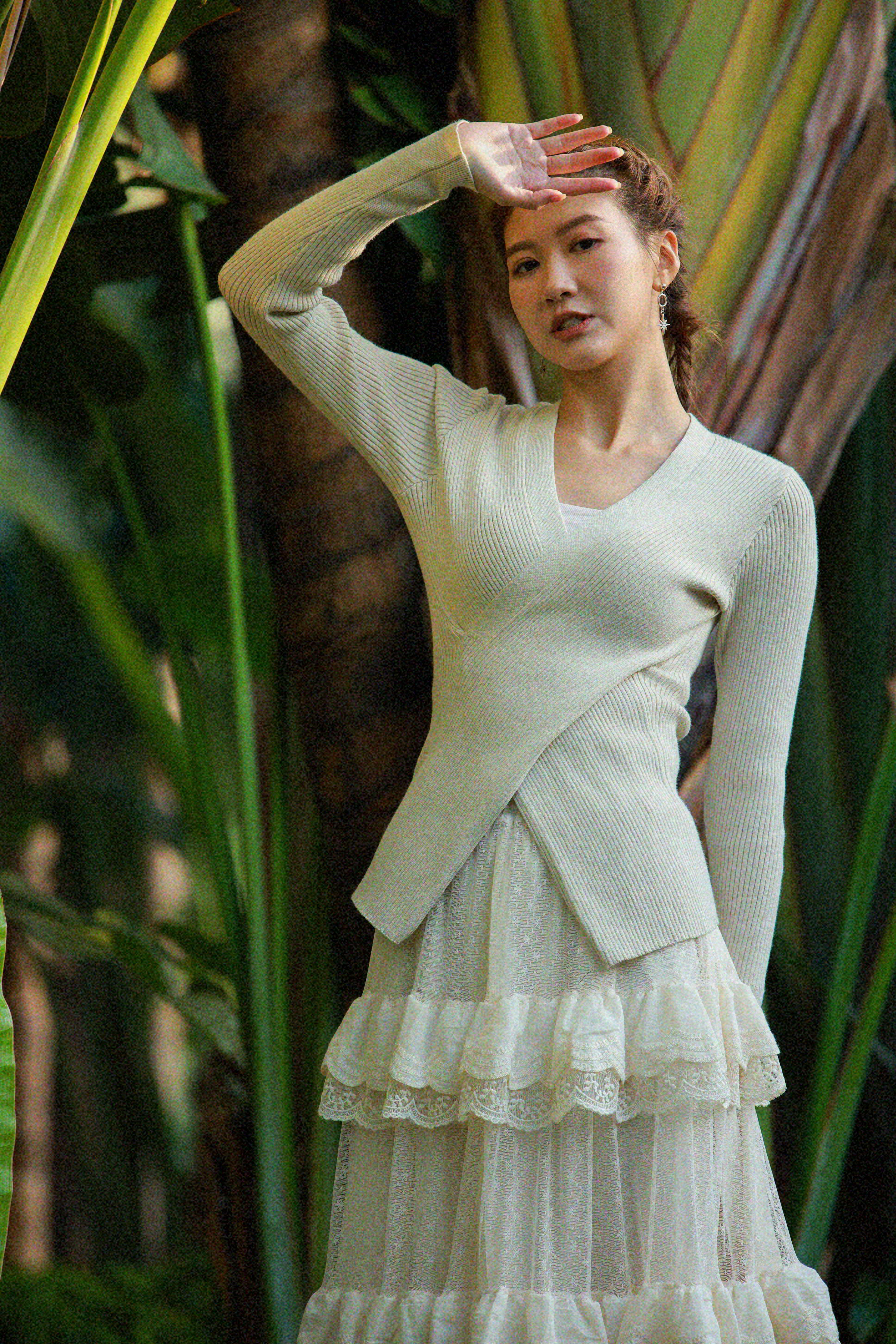 左右冚大V針織上衣（現貨款式）