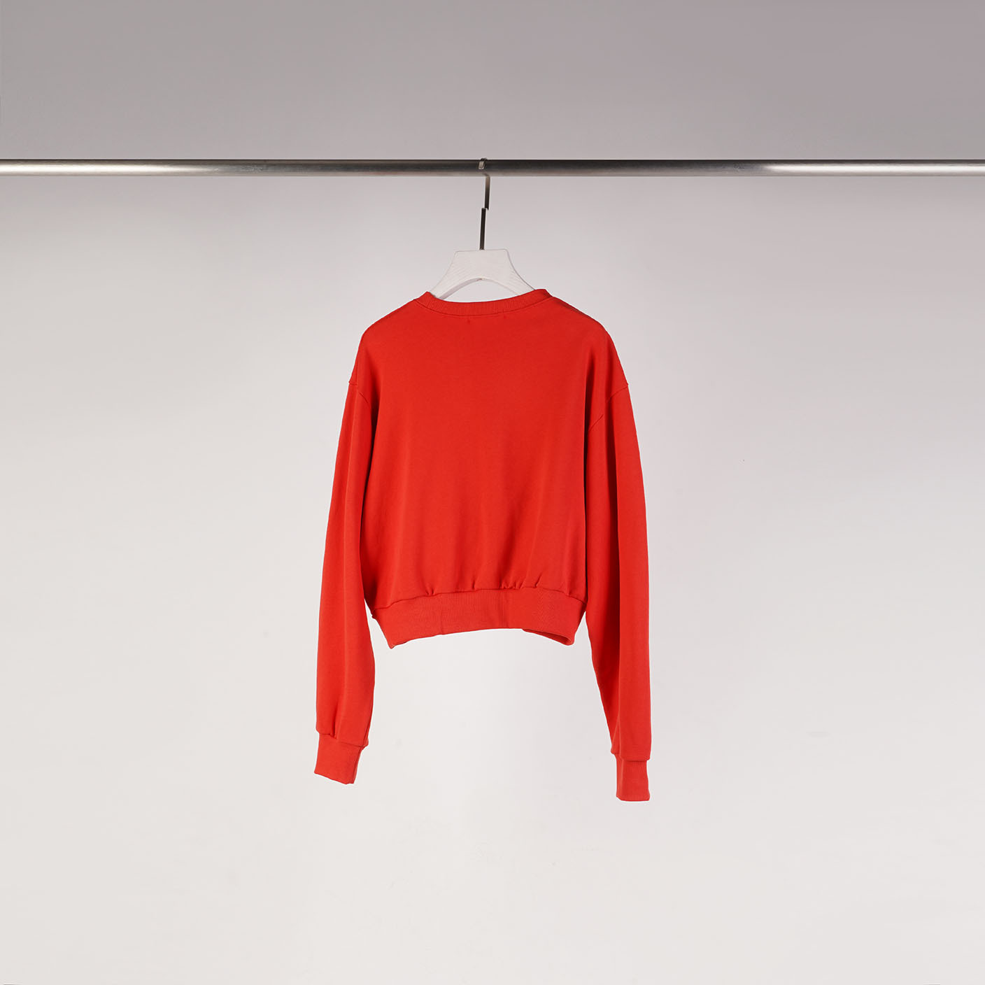 設計感挖肩大學T | 高調紅