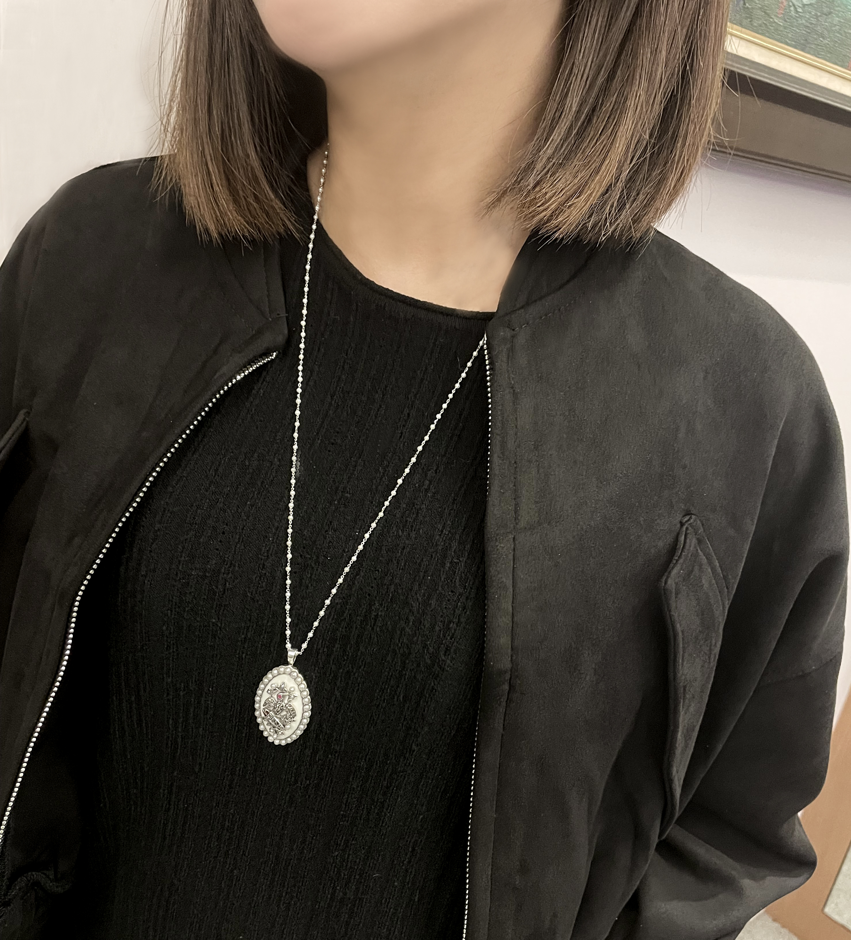 白色琺瑯雕刻墜子