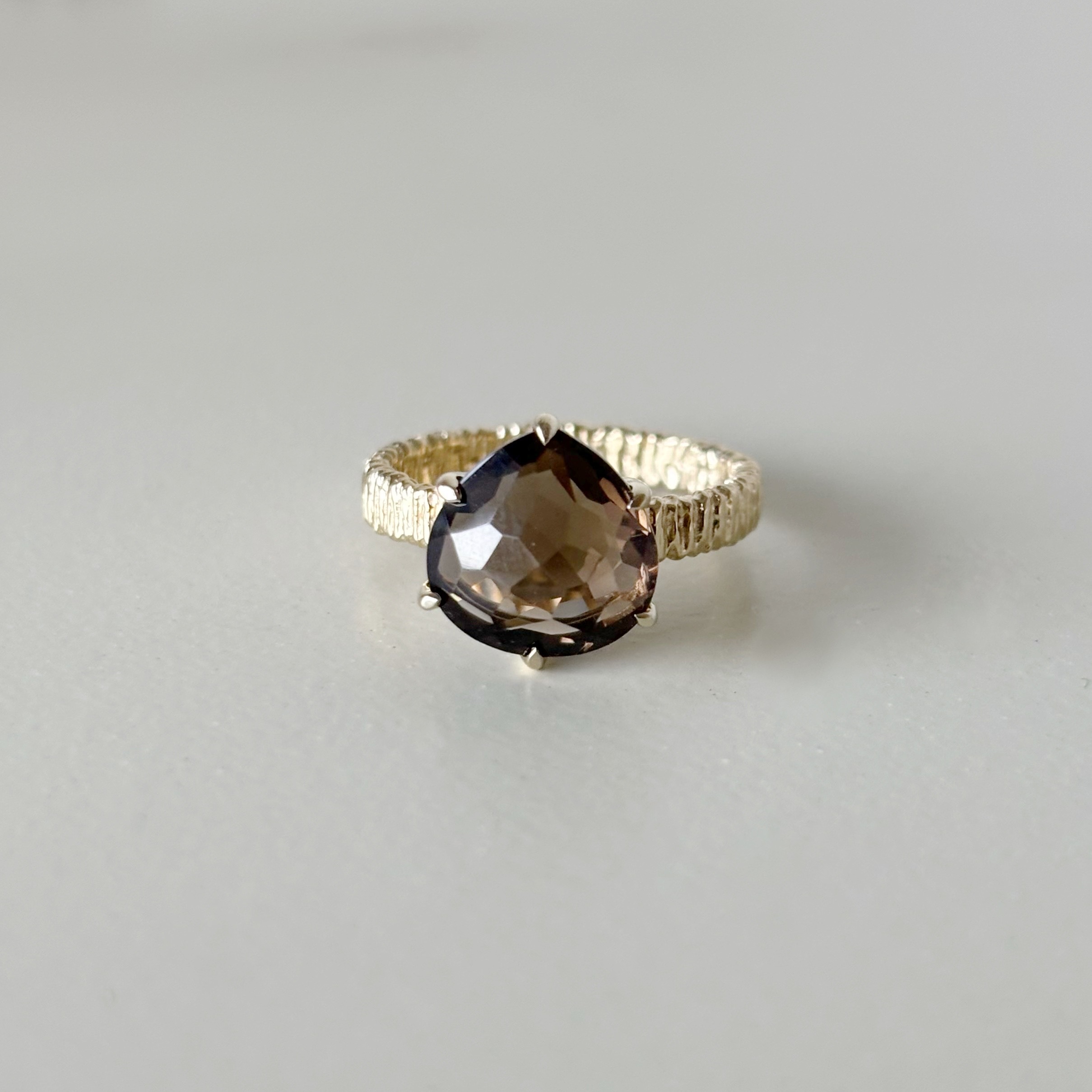 大飯糰茶晶手感刻紋戒指