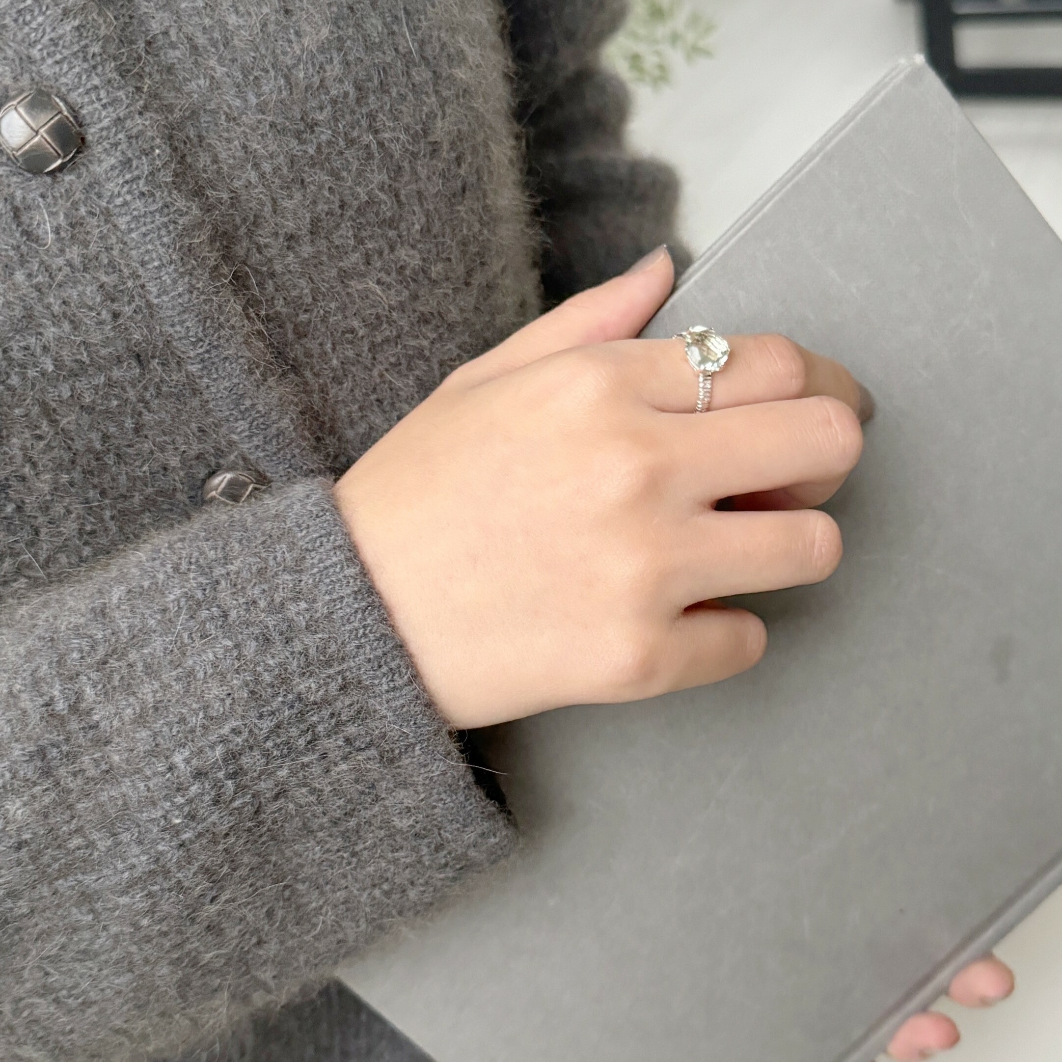 大飯糰綠色紫水晶手感刻紋戒指