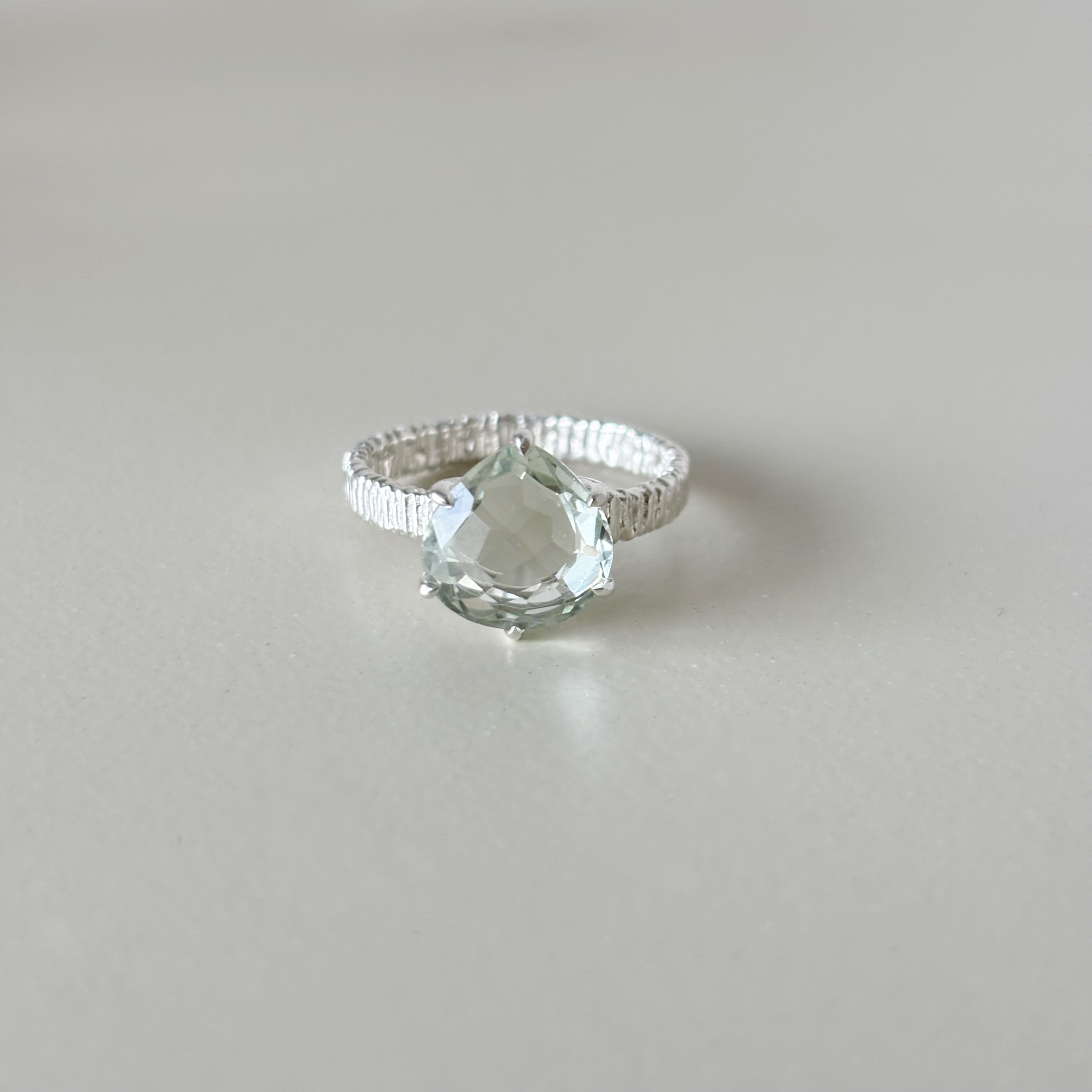 大飯糰綠色紫水晶手感刻紋戒指