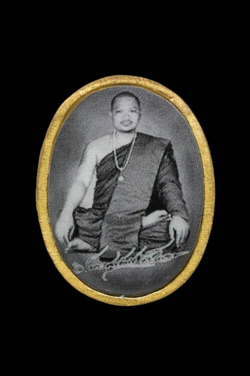 『泰國佛牌』！預購 ！招財女神名師 『帕阿贊更師傅自身、打固』  01240108