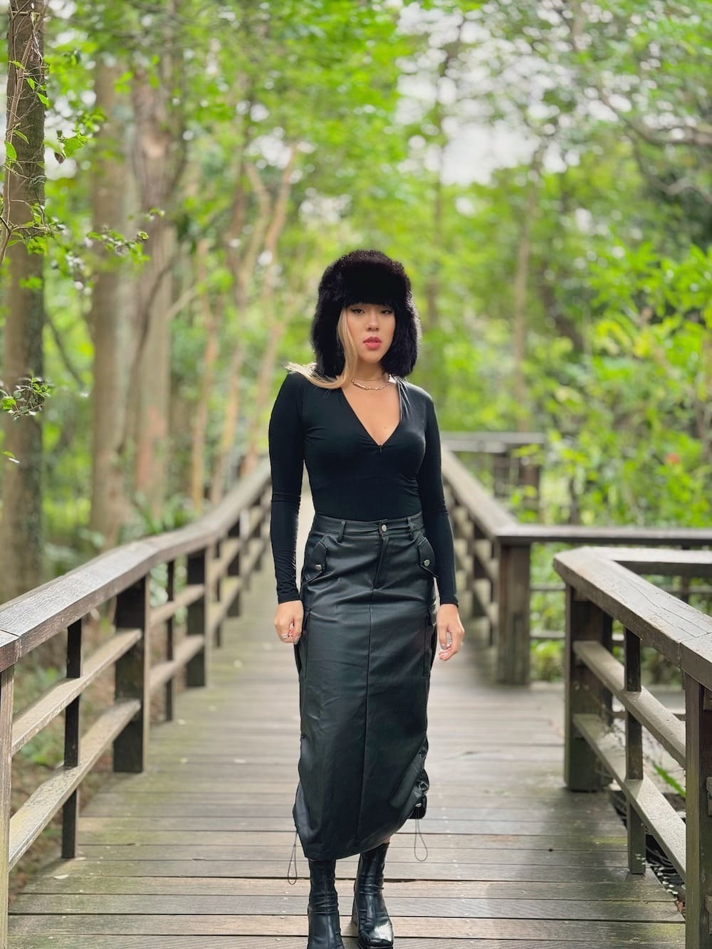 美式辣黑大Ｖ領上衣