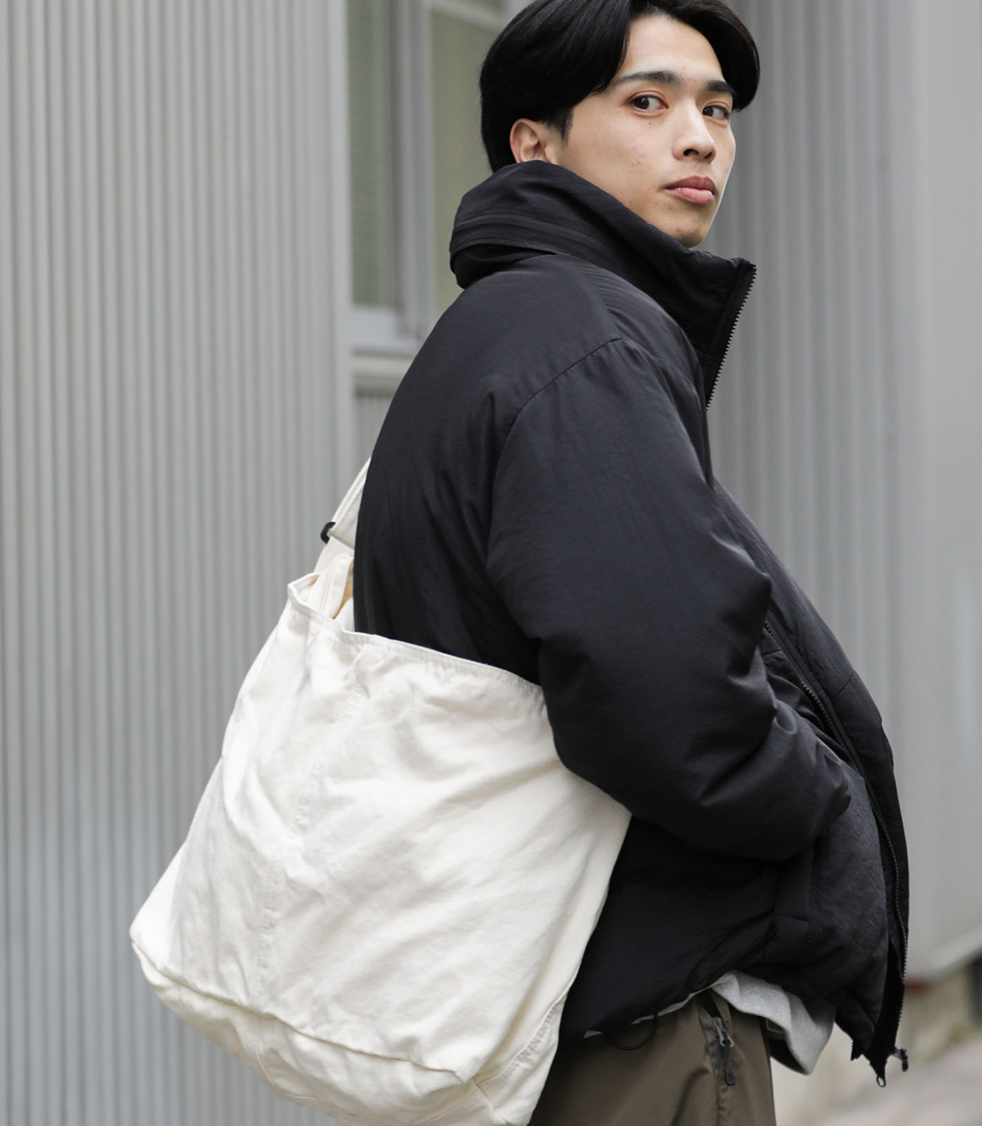 meltum CANVAS MESSENGER BAG 郵差包 (白)