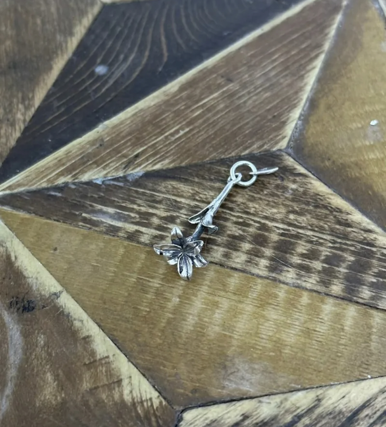 SV Lily Pendant