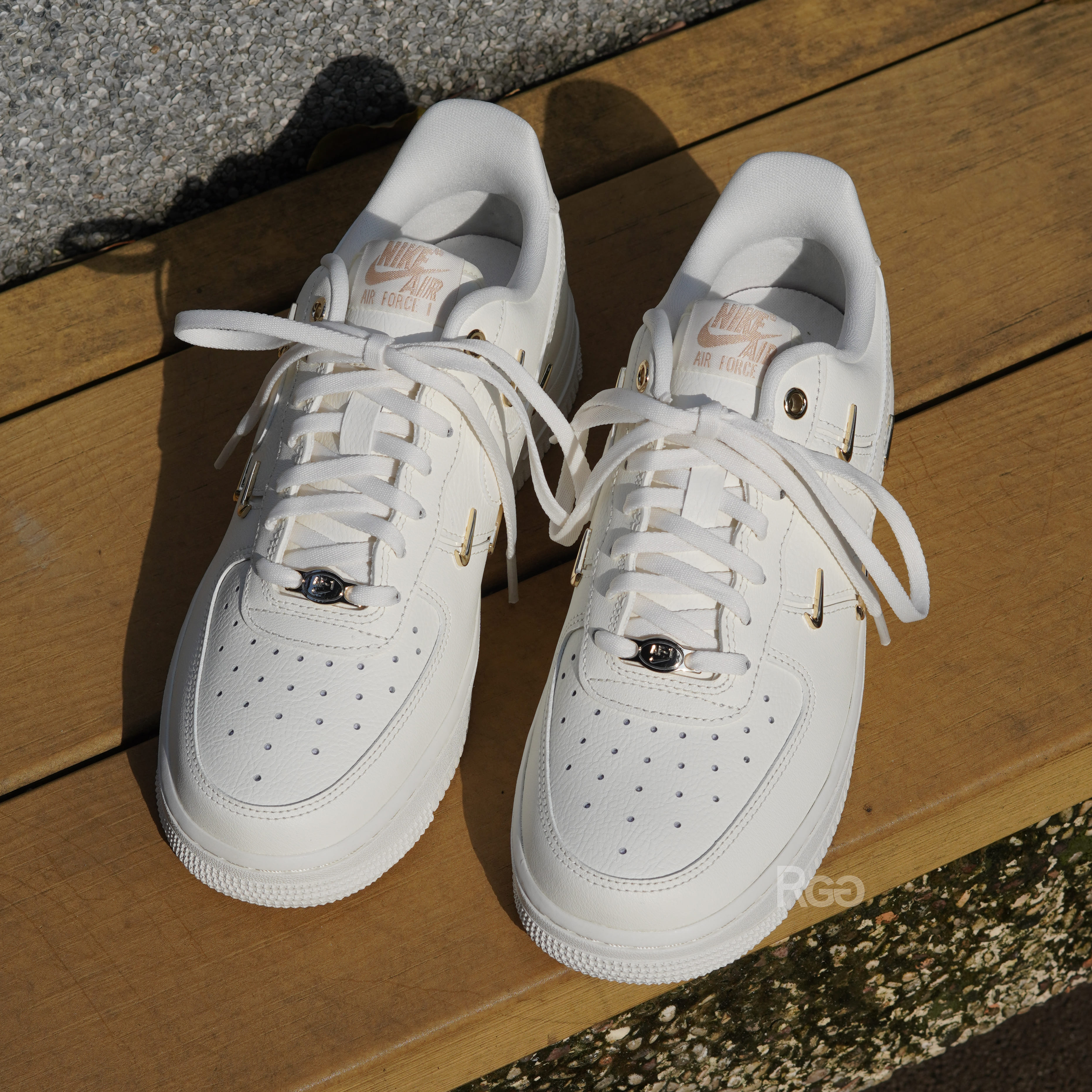 【NIKE】 AIR FORCE 1 '07 白金4連スウッシュ FV3654-111 original.jpeg?1720825344