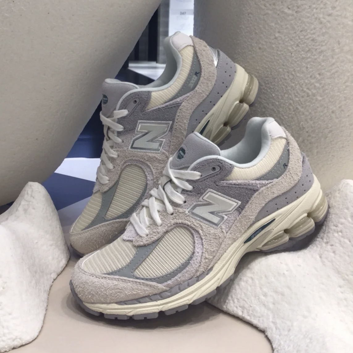 【現貨】New Balance NB 2002R 工裝 麂皮 奶油白灰 M2002REK