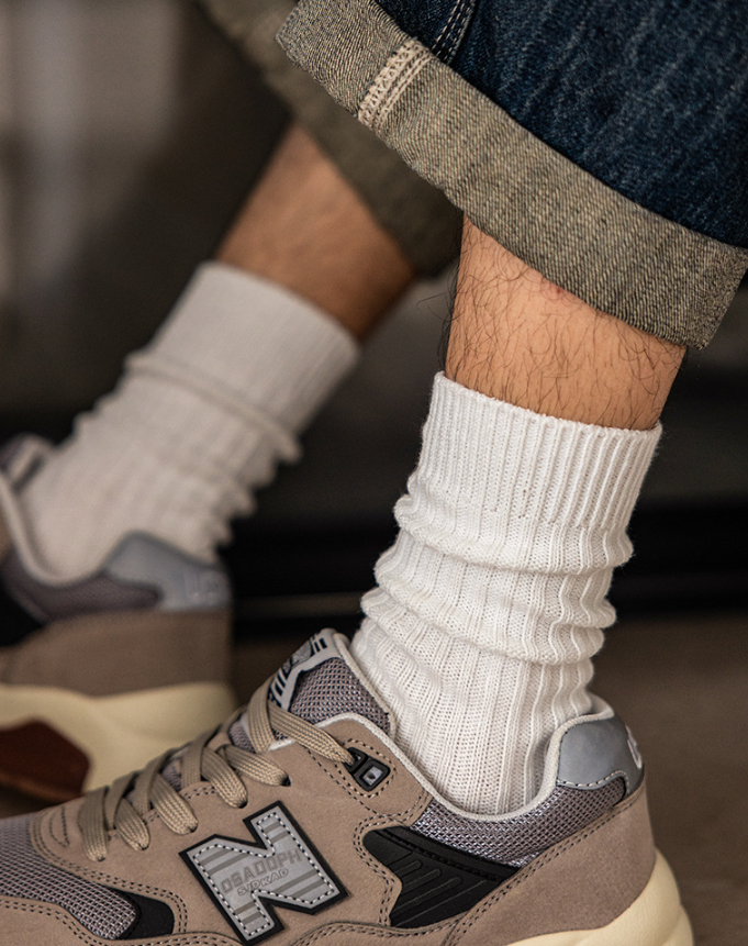 穿搭必備的日系針織中筒襪