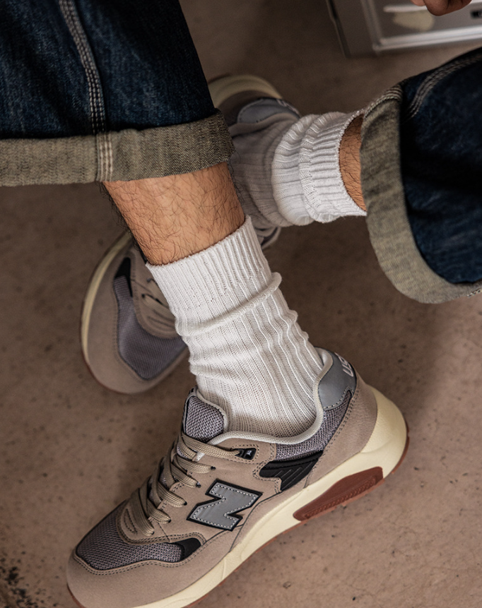 穿搭必備的日系針織中筒襪