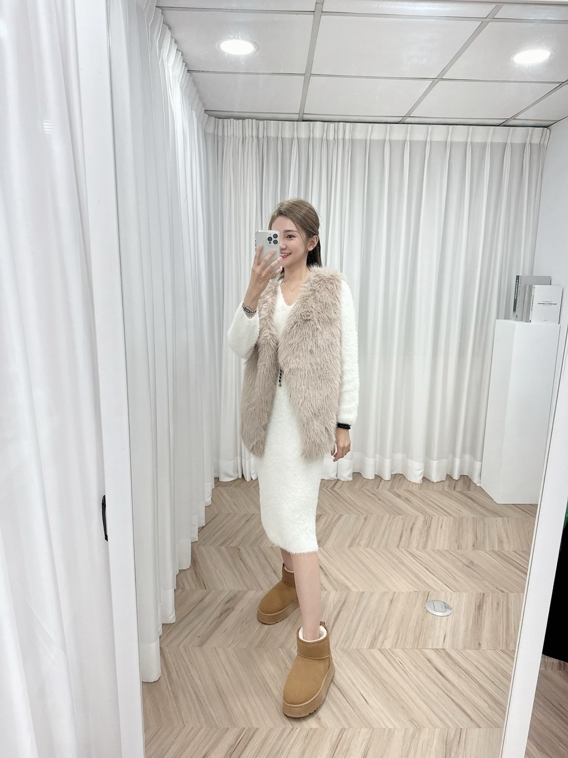 【預購】🔥01.10直播新品］💛闆娘自訂款］🇰🇷正韓V領超舒服不掉毛水貂毛連身洋（SML)