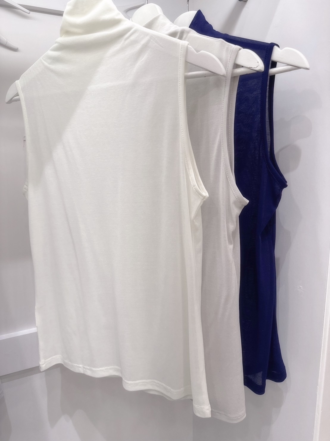 絲質高領無袖上衣