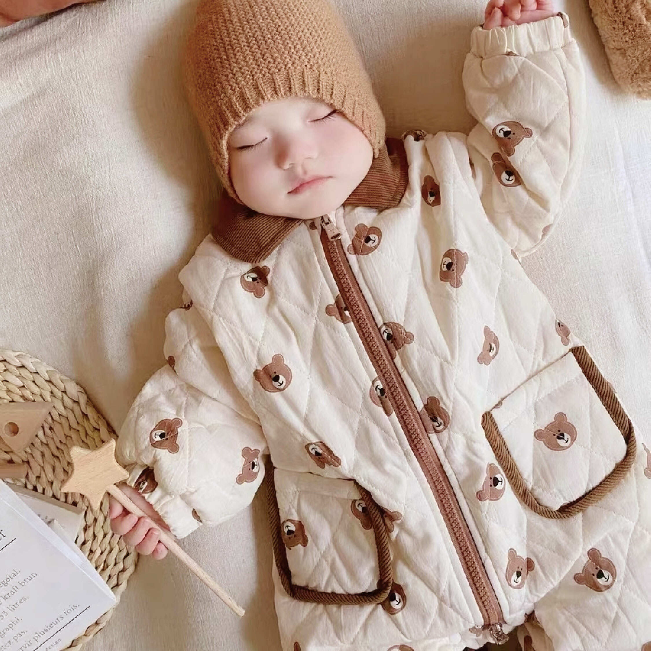 【JG3237】餅乾熊熊質感鋪棉翻領連身衣