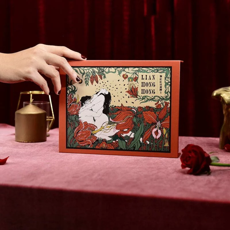 女人迷: 臉紅紅床遊卡牌