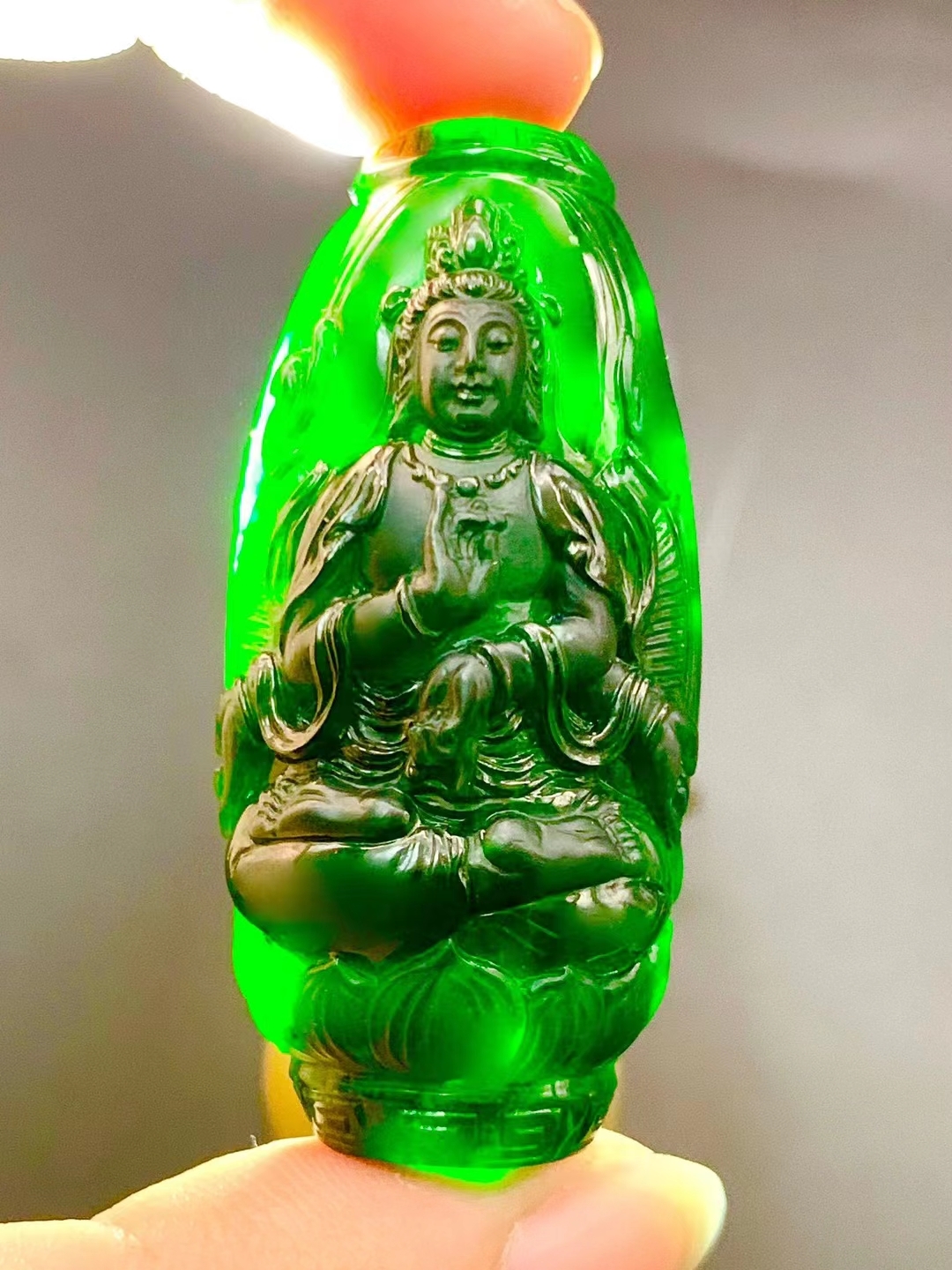 12563 墨翠天珠款千手觀音