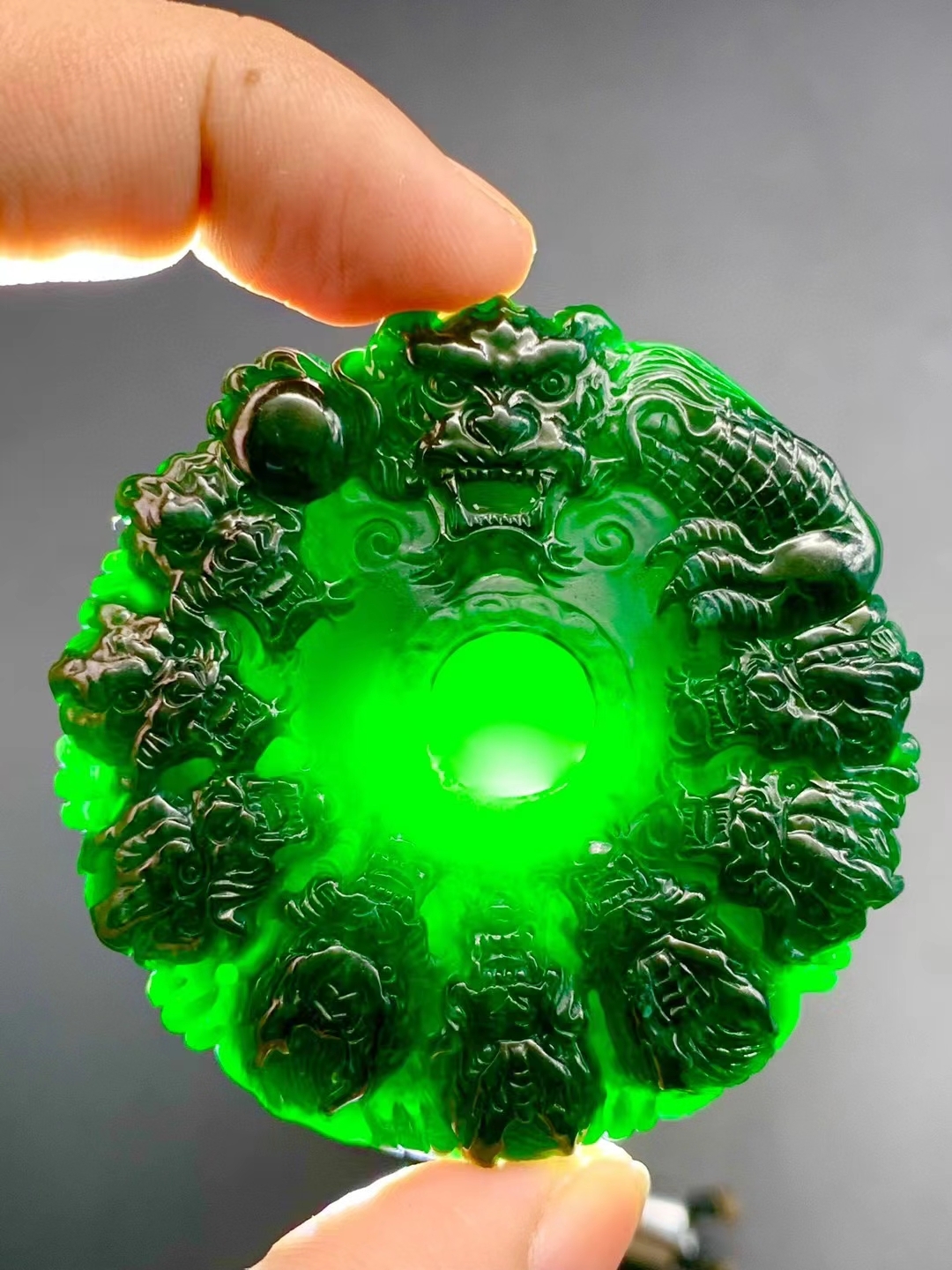 12565 墨翠九龍吐珠