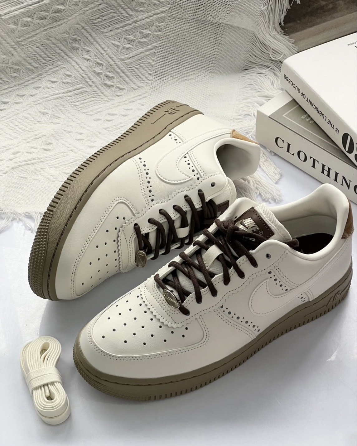 KTQ STORE ‧  Nike Air Force 1 Low ''Brogue Sail''杏奶裸拼接解構 FV3700-112