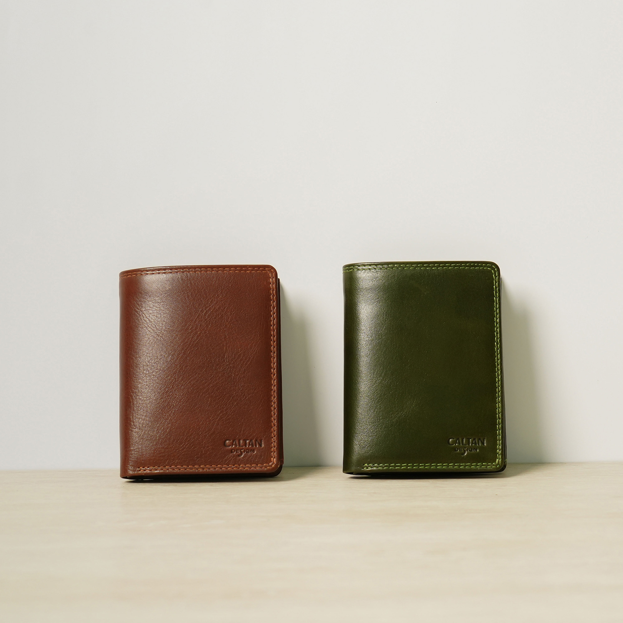 【招財母錢包💰】真皮三折多功能筆記中夾-兩色(071741)