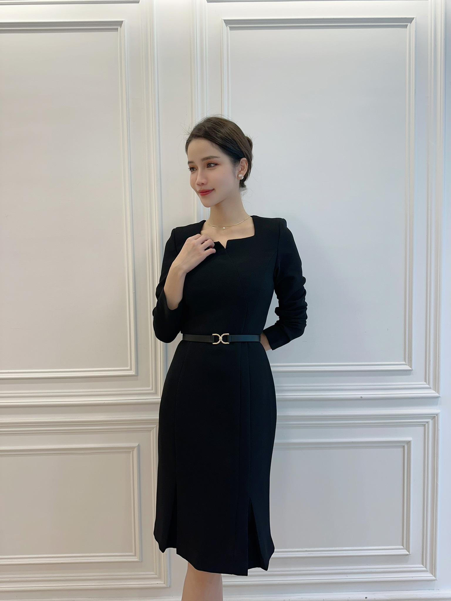 方V領金環腰帶長袖洋裝