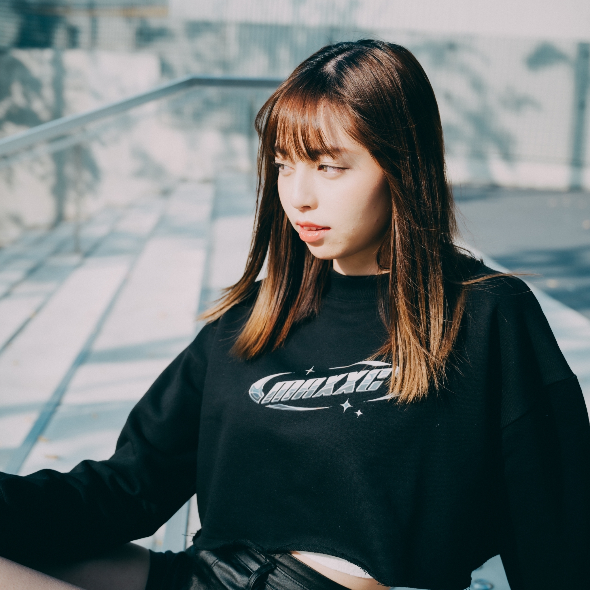 MAXXC 星際亮點短版大學T-黑