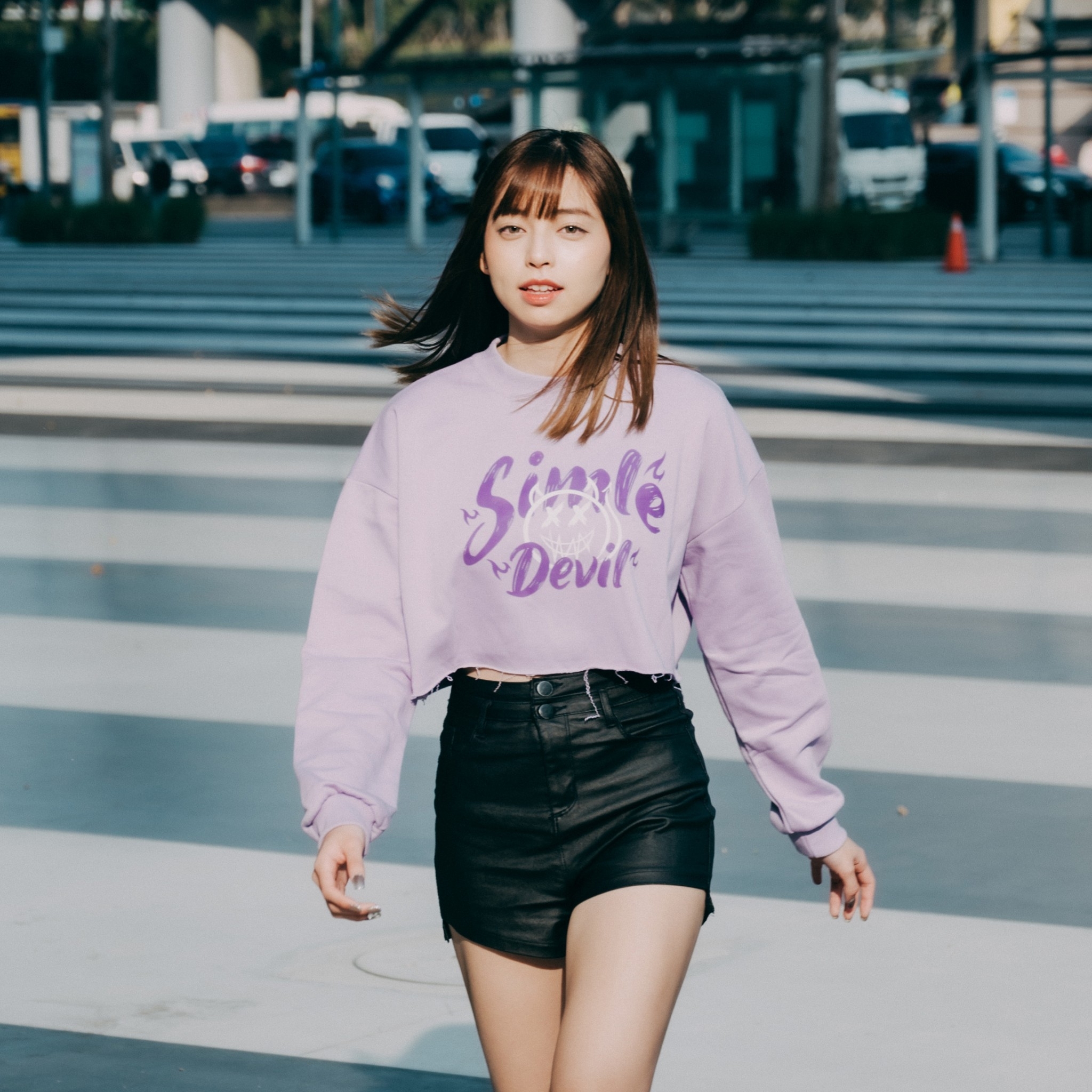 MAXXC 微笑惡魔短版大學T-粉紫