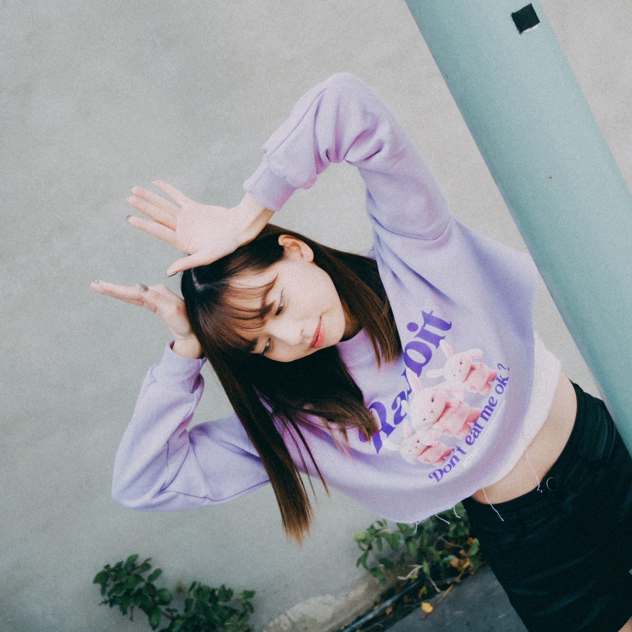 MAXXC 化學草莓兔短版大學T-粉紫