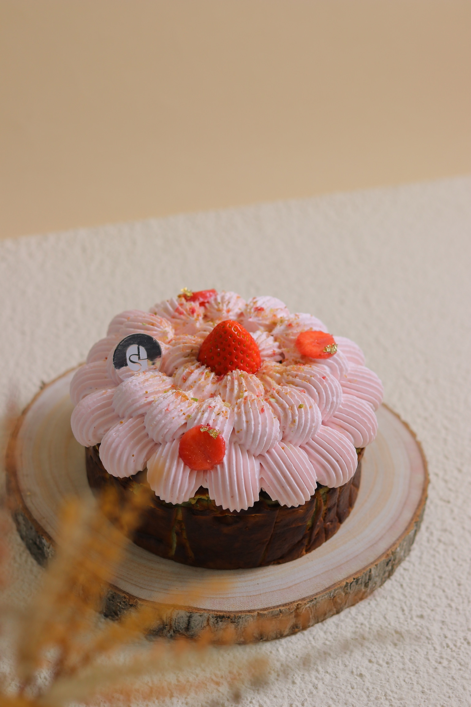 草莓開心果巴斯克芝士蛋糕