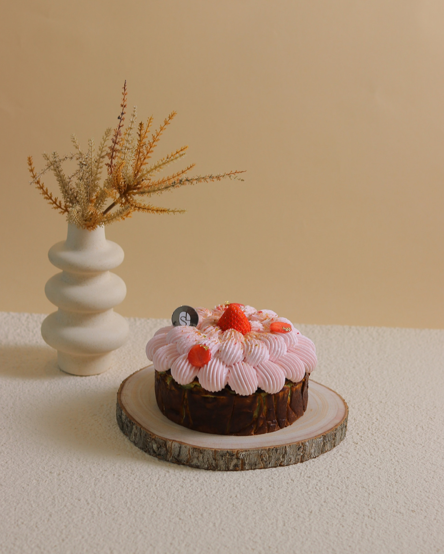 草莓開心果巴斯克芝士蛋糕