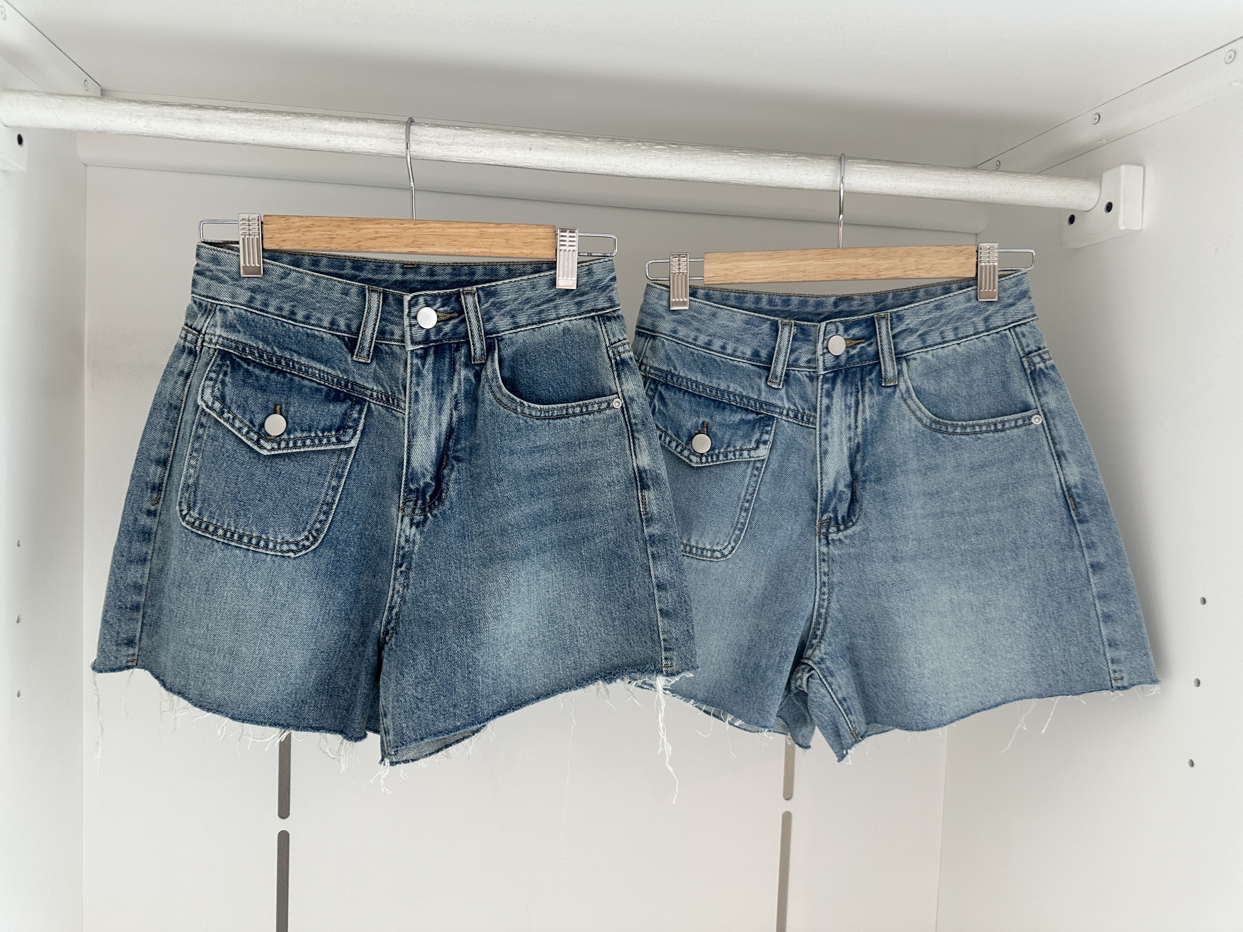 DENIM POCKET HIGH WAISTED SHORTS