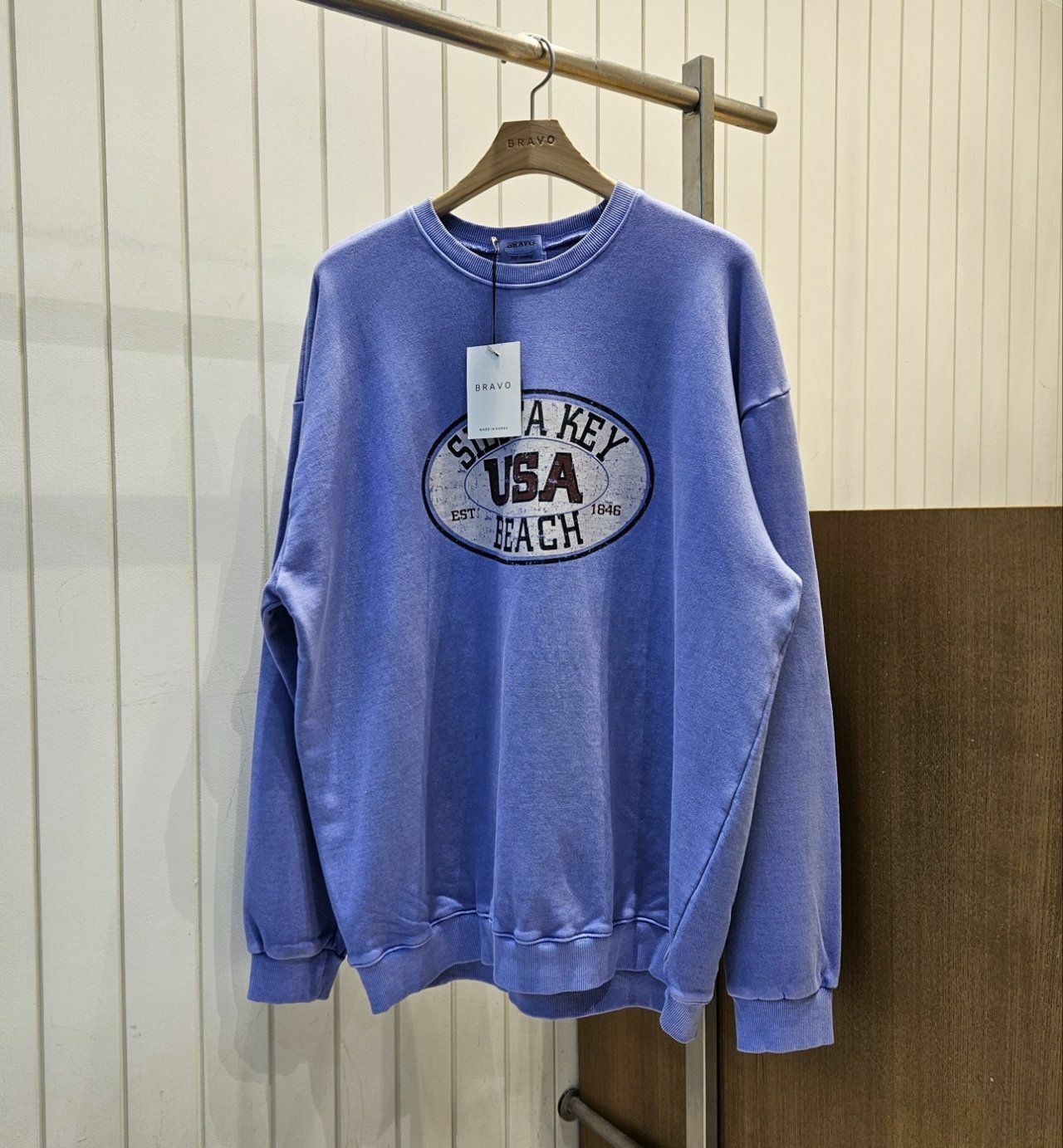 洗水英文字圖案衛衣(薄抓毛底) BRAVO-003T