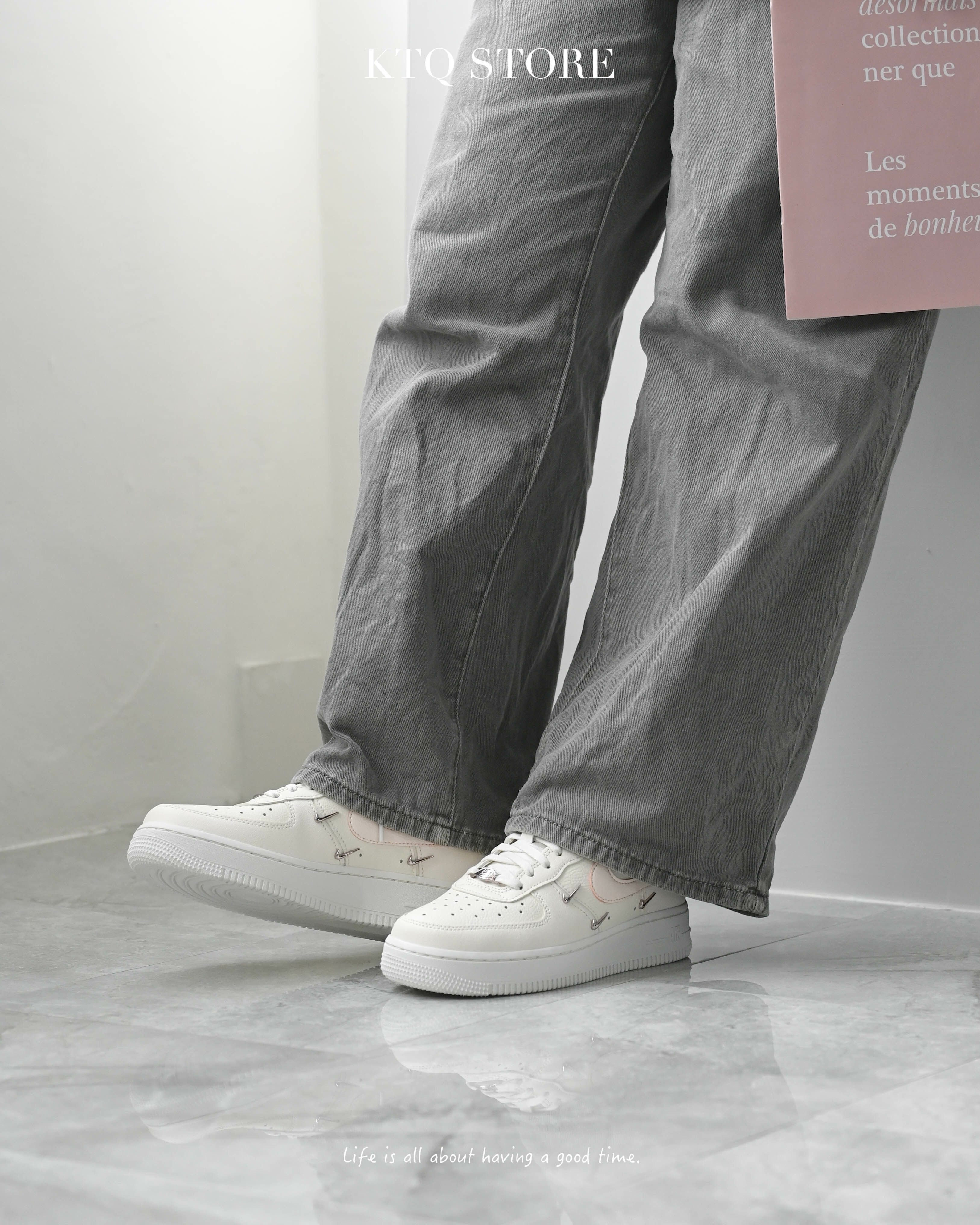 KTQ STORE ‧  NIKE AIR FORCE 1 07 LX 櫻花粉 四勾 玫瑰金 女鞋 FV8110-181