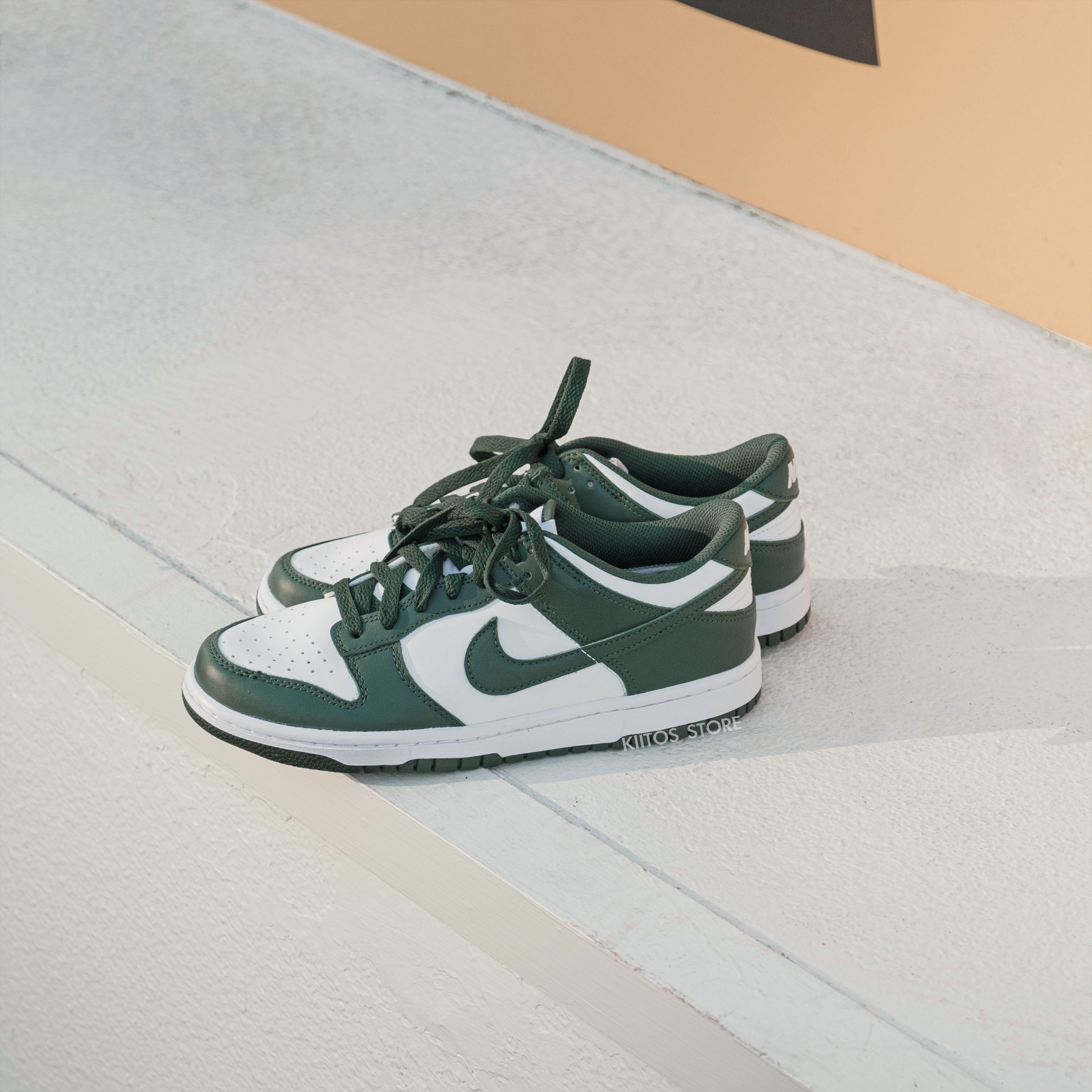 現貨出清 NIKE DUNK LOW "TEAM GREEN" GS 詹姆斯白綠 CW1590-102