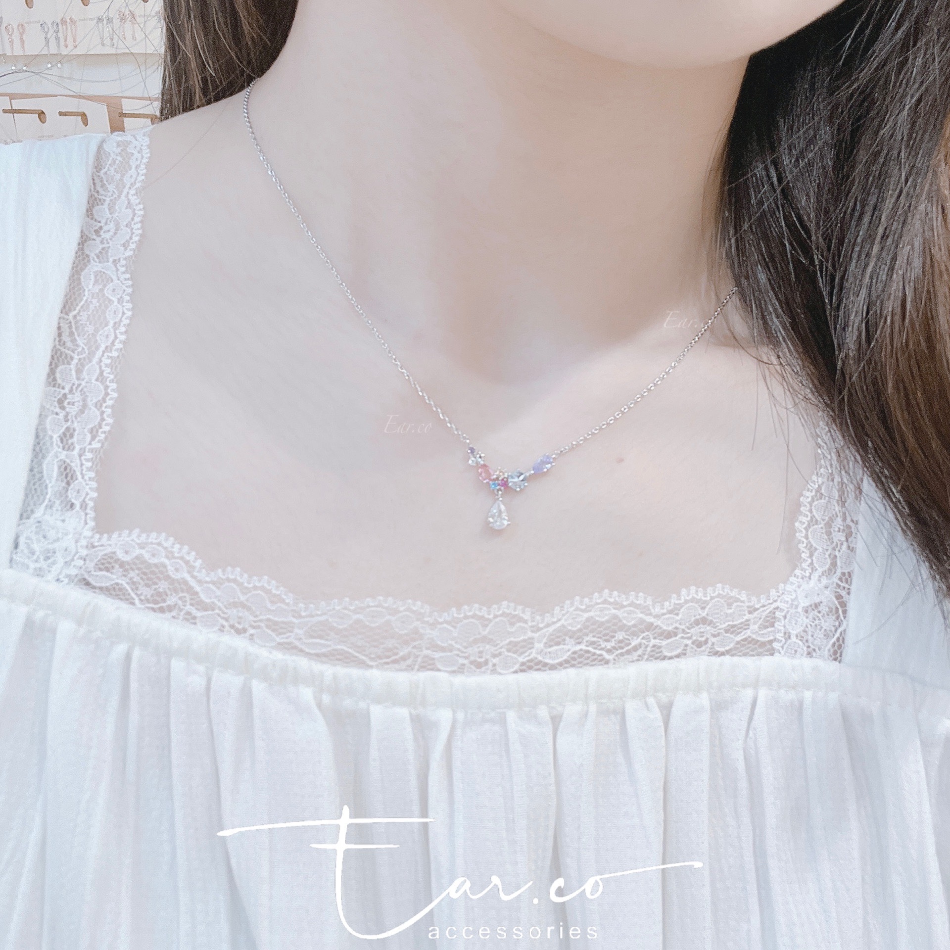 彩色水晶小V形垂釣頸鏈