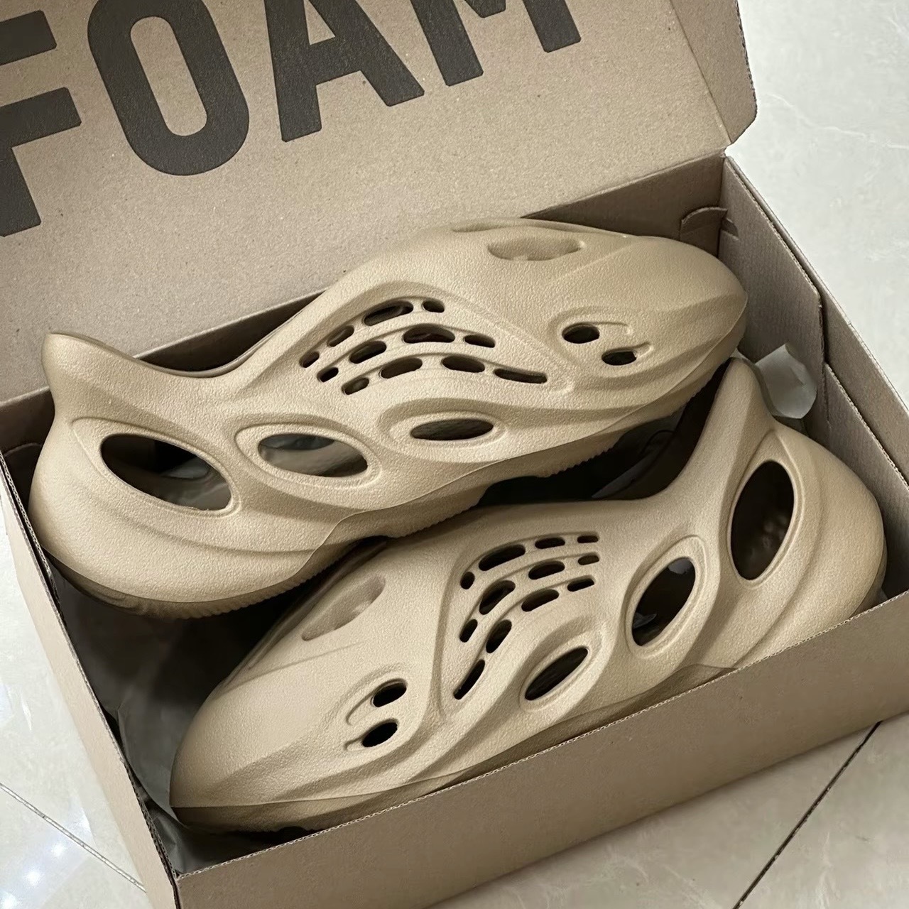 adidas Yeezy Foam RNR "Clay Taupe" 淺棕 GV6842