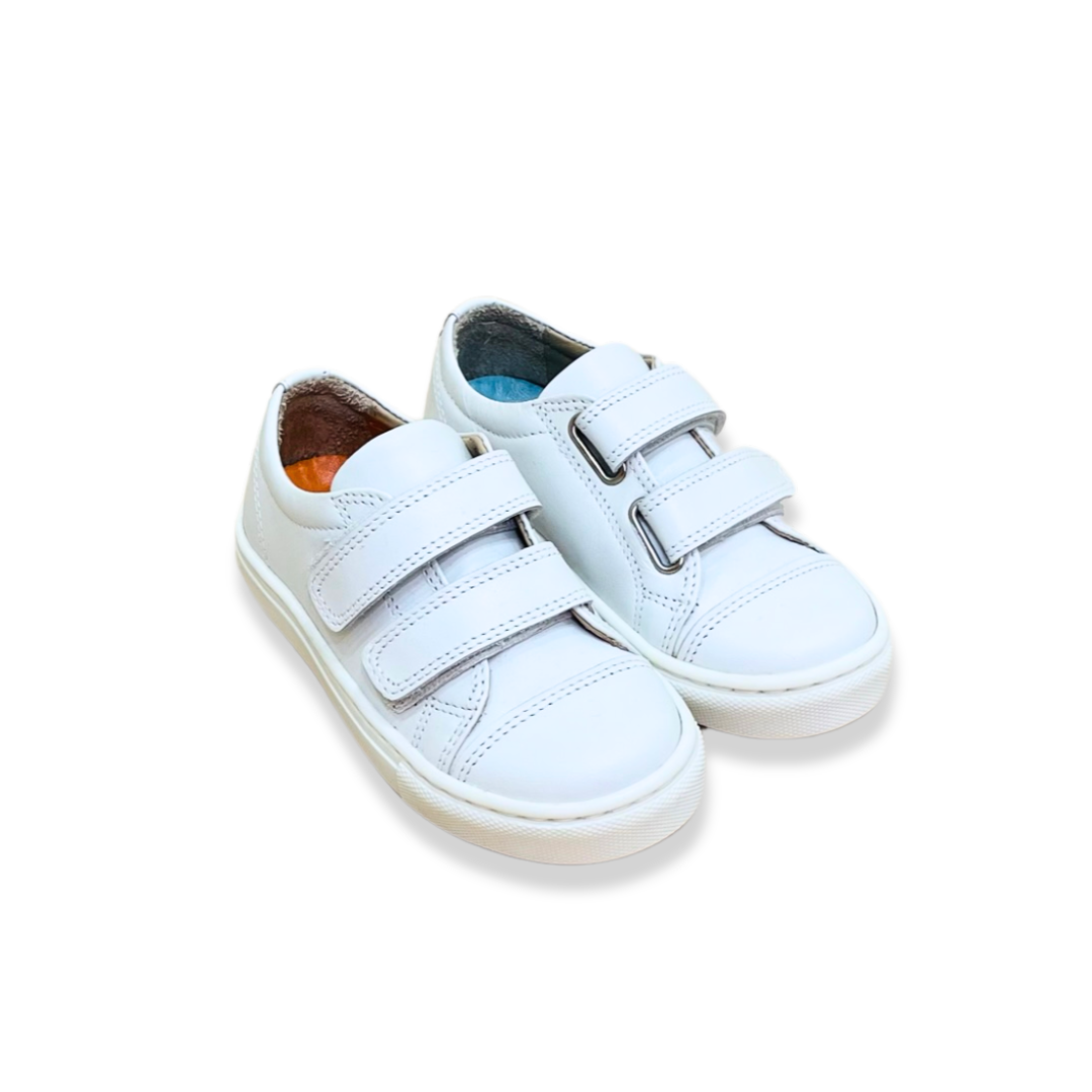 Petasil Pose White 白色學生皮鞋