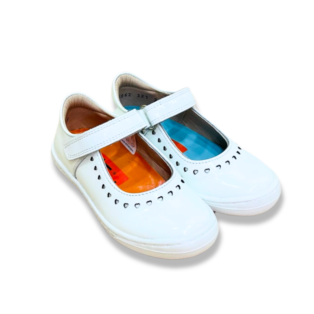 Petasil Gisele 白色學生皮鞋