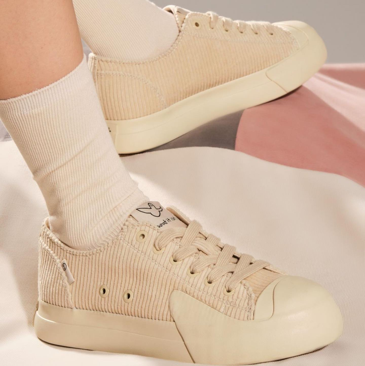 韓國代購｜what it isn't casper corduroy canvas