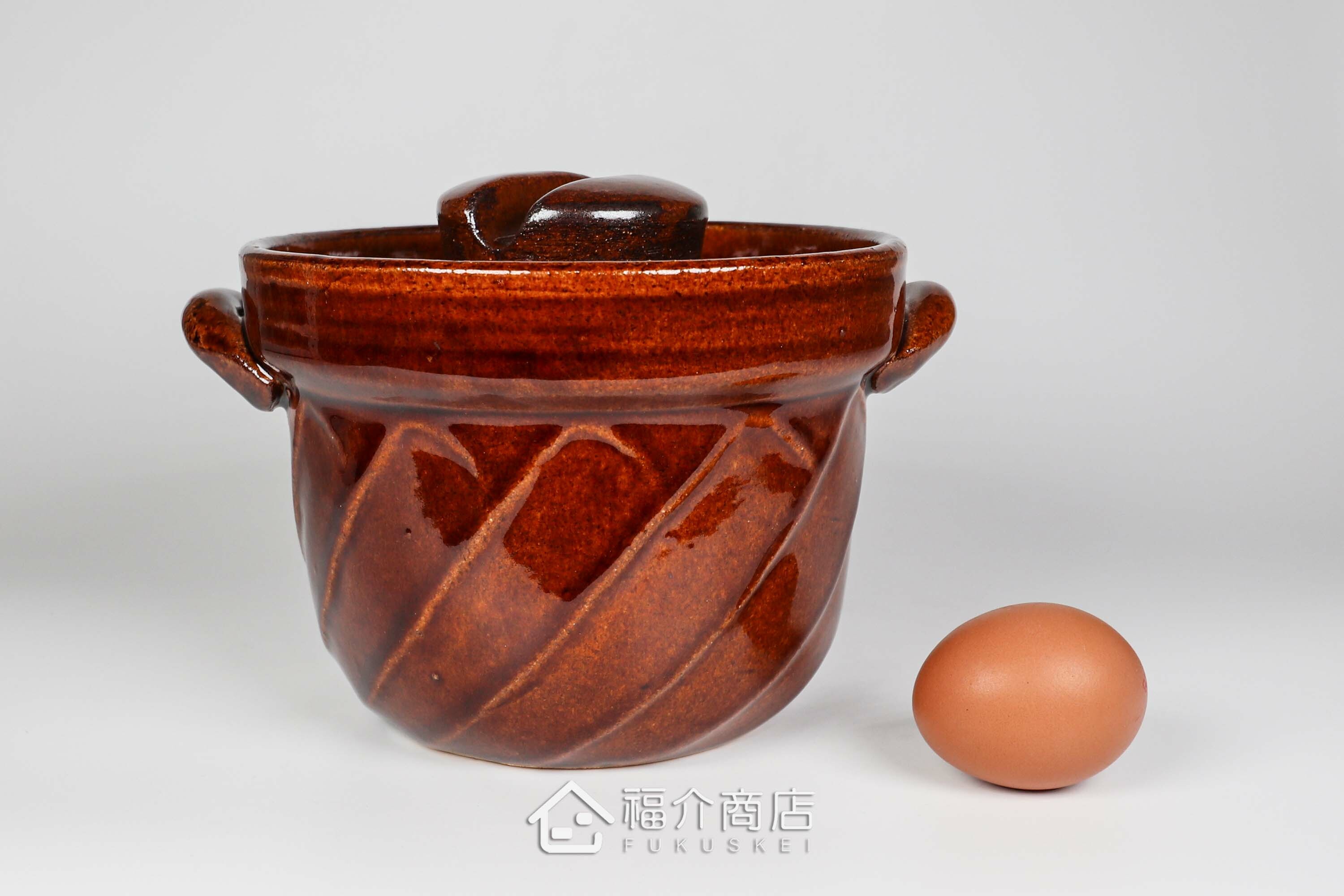 煮飯用陶瓷材質的飯鍋與土雞蛋