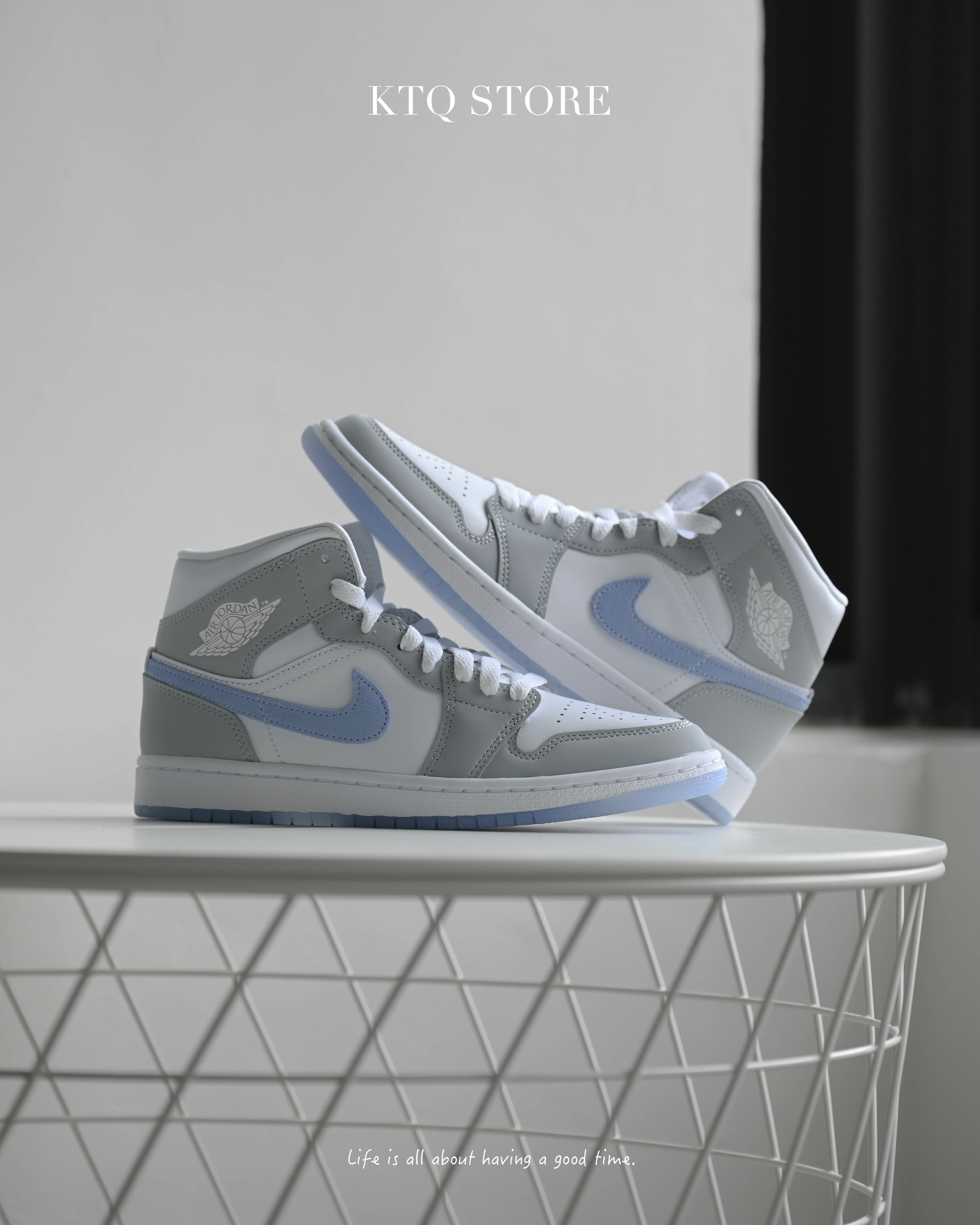 KTQ STORE ‧ NIKE AIR JORDAN 1 MID 白灰水藍中筒小DIOR 一代 BQ6472-105