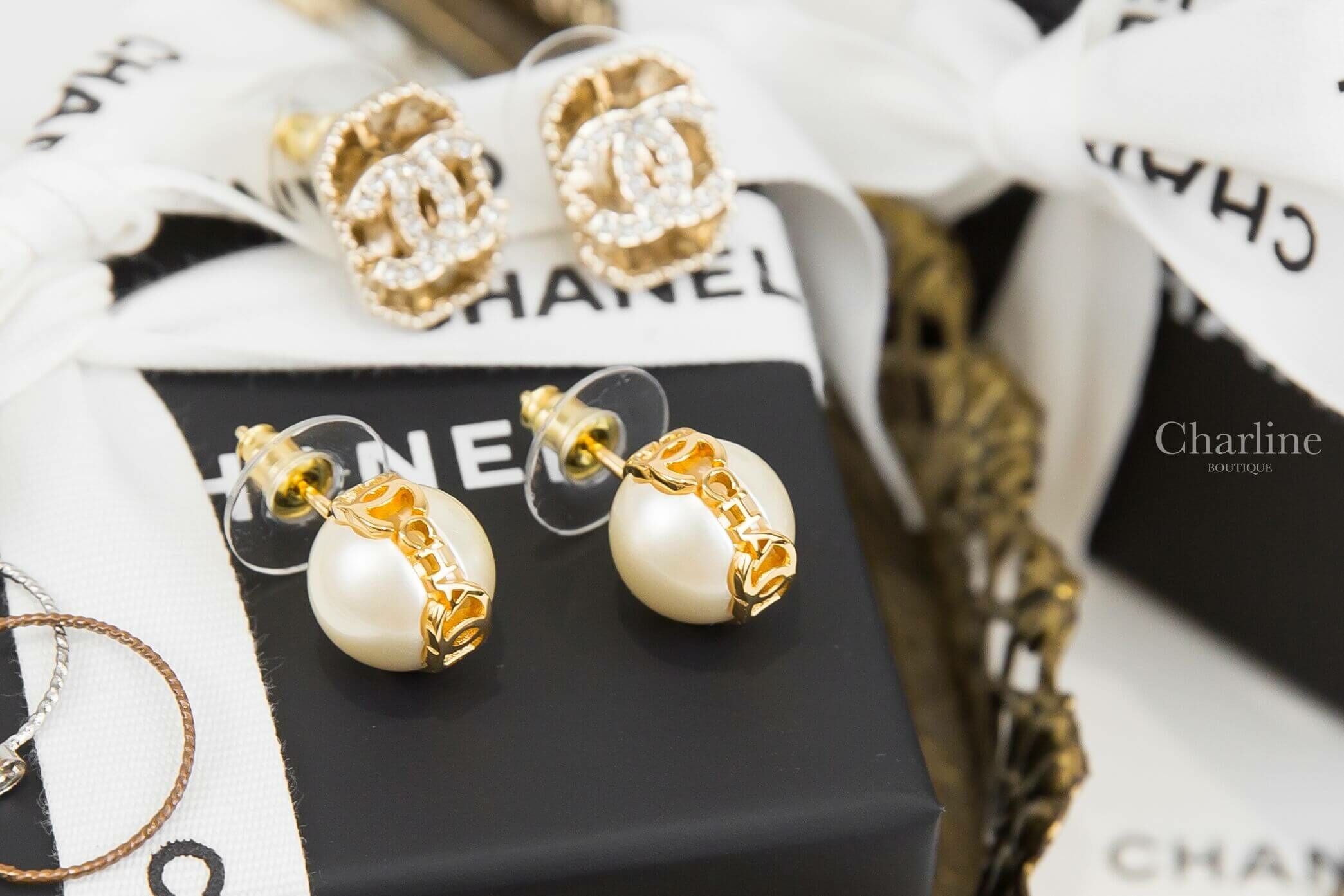 Chanel Earrings 金色字母CC滾邊圓形珍珠耳環-Charline Boutique 精品代購
