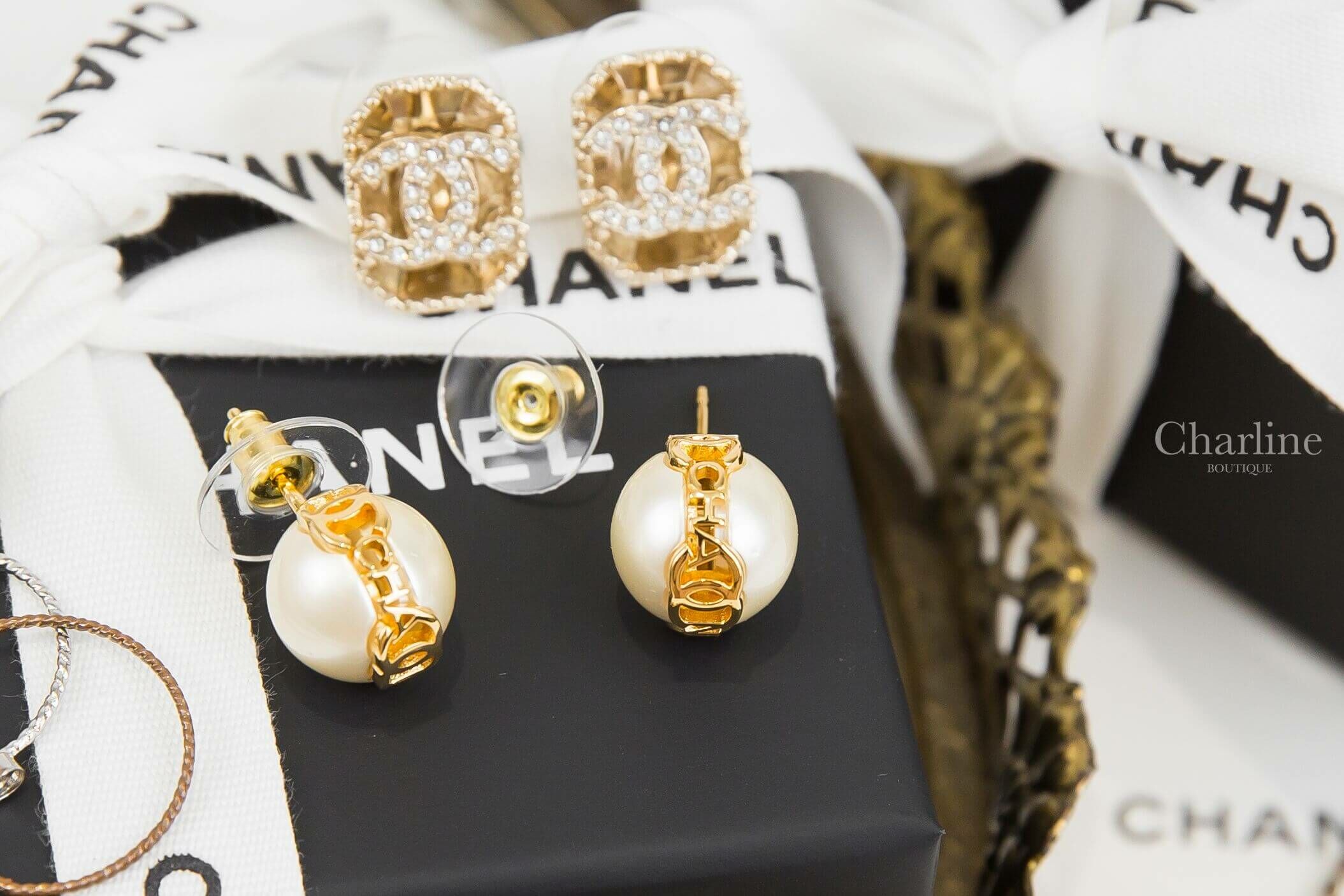 Chanel Earrings 金色字母CC滾邊圓形珍珠耳環-Charline Boutique 精品代購