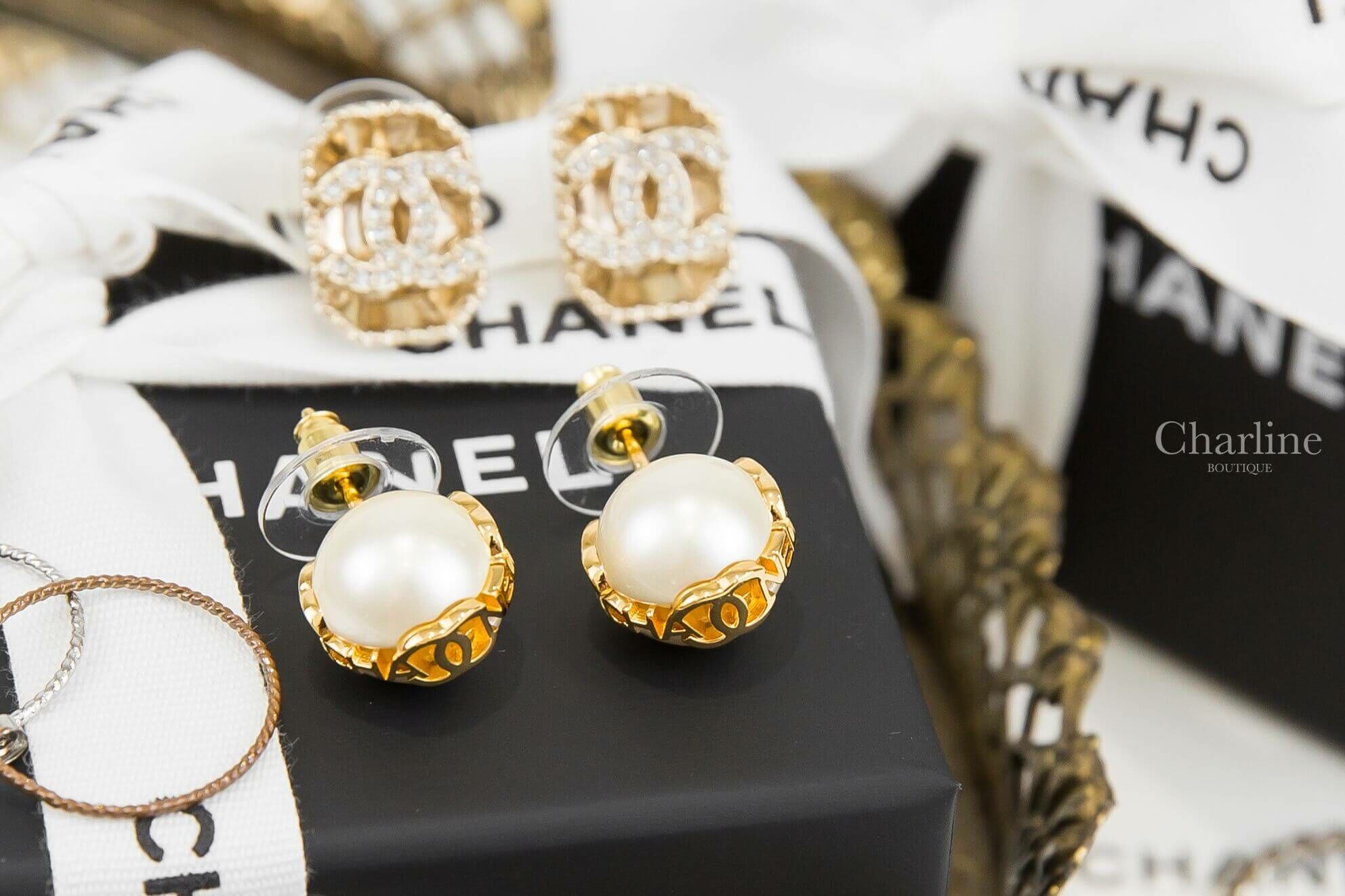 Chanel Earrings 金色字母CC滾邊圓形珍珠耳環-Charline Boutique 精品代購