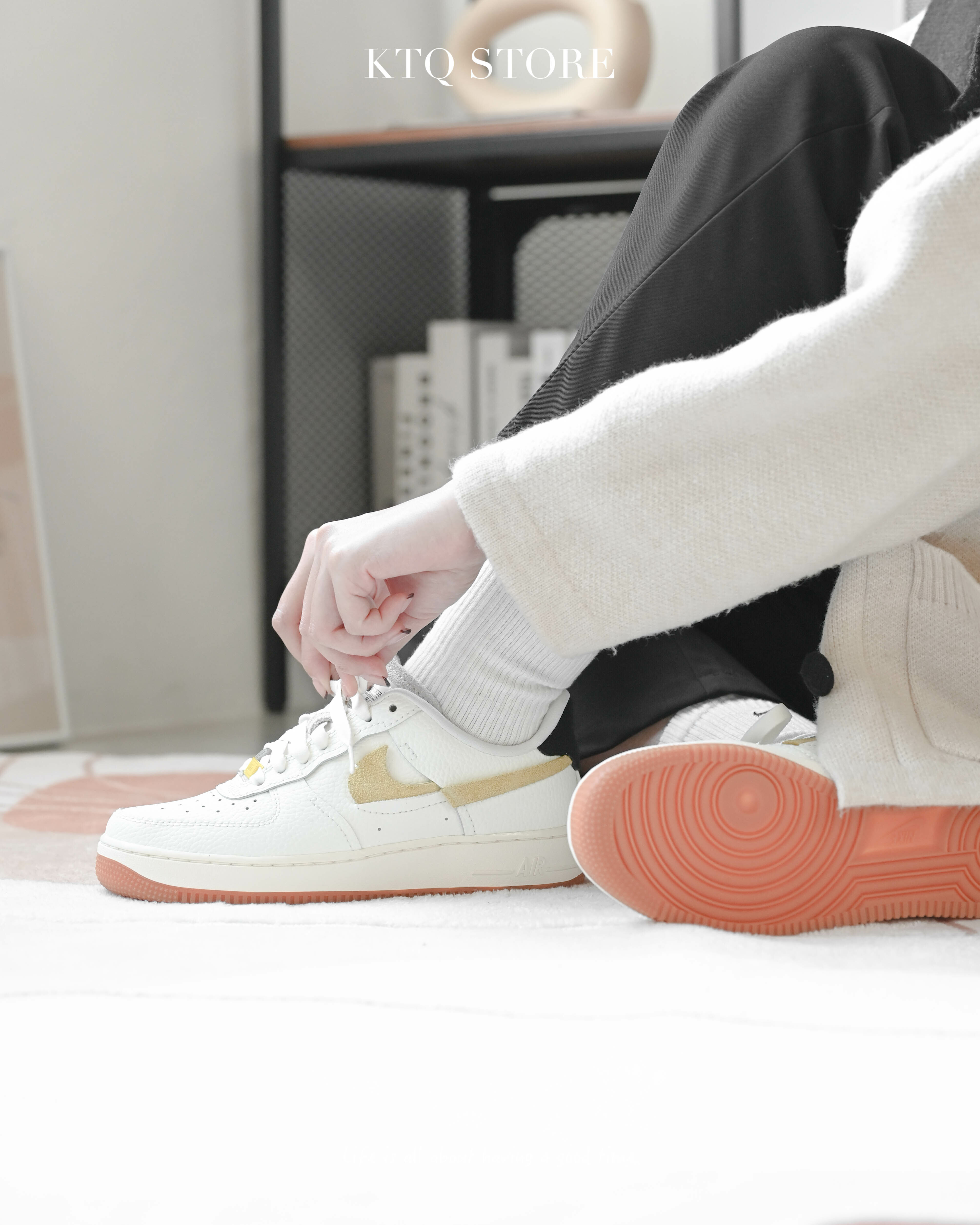 KTQ STORE ‧  NIKE AIR FORCE 1 LXX 斷勾 鴛鴦黃黑 BV0740-101