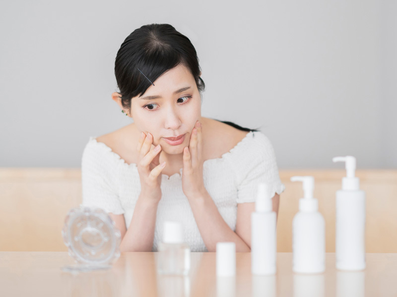 精華液使用有順序！保濕、美白、抗老別搞錯，想養出高級嫩臉先搞懂「肌膚生理學」