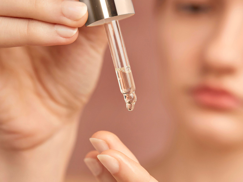 玻尿酸保濕精華液的使用步驟和玻尿酸和維他命C小分子常見成分分析