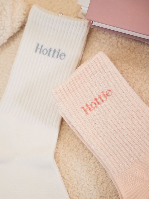 Hottie 品牌襪襪 (一組兩色）