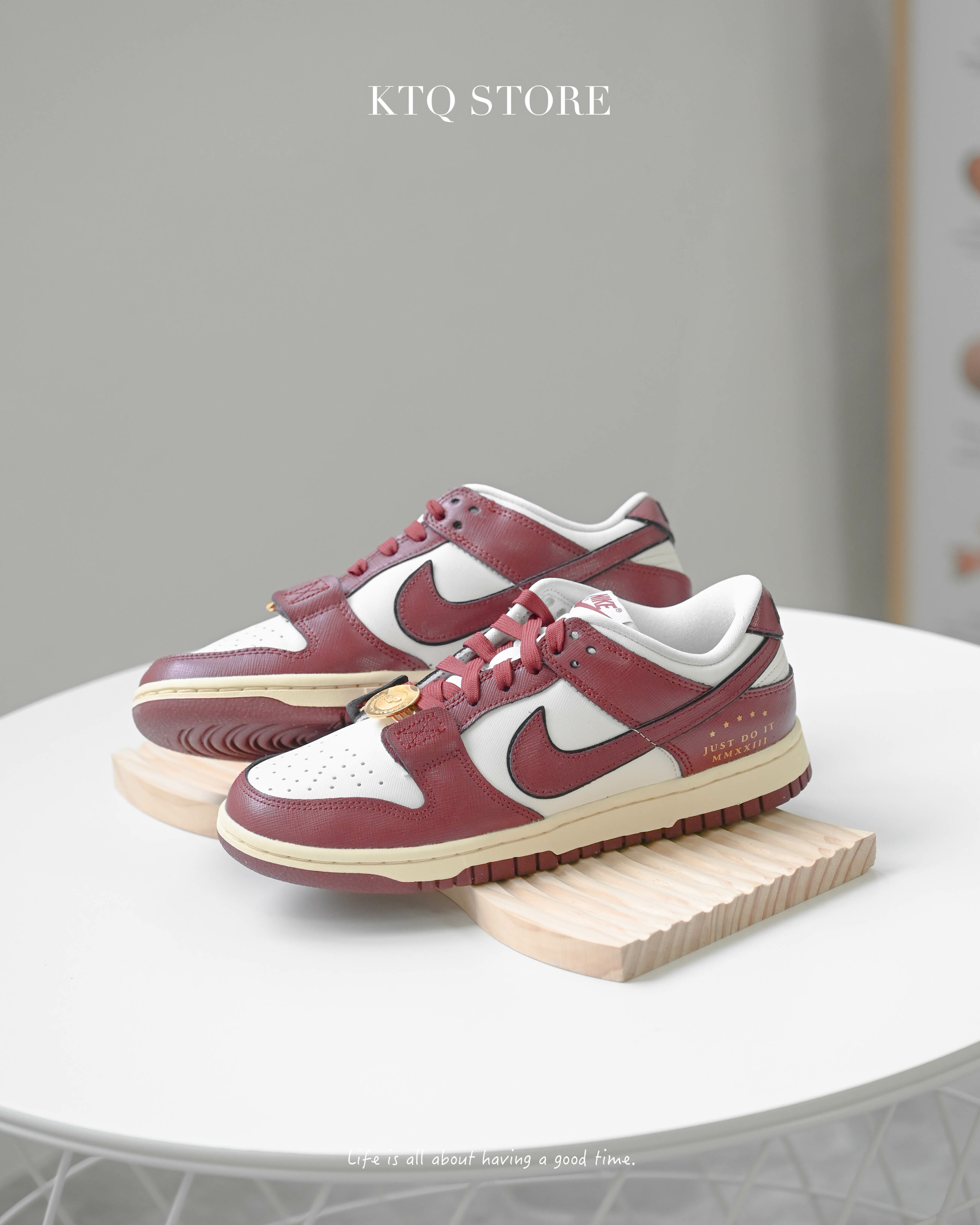 KTQ STORE ‧ Nike Dunk Low Just Do It "Team Red" 酒紅金 DV1160-101