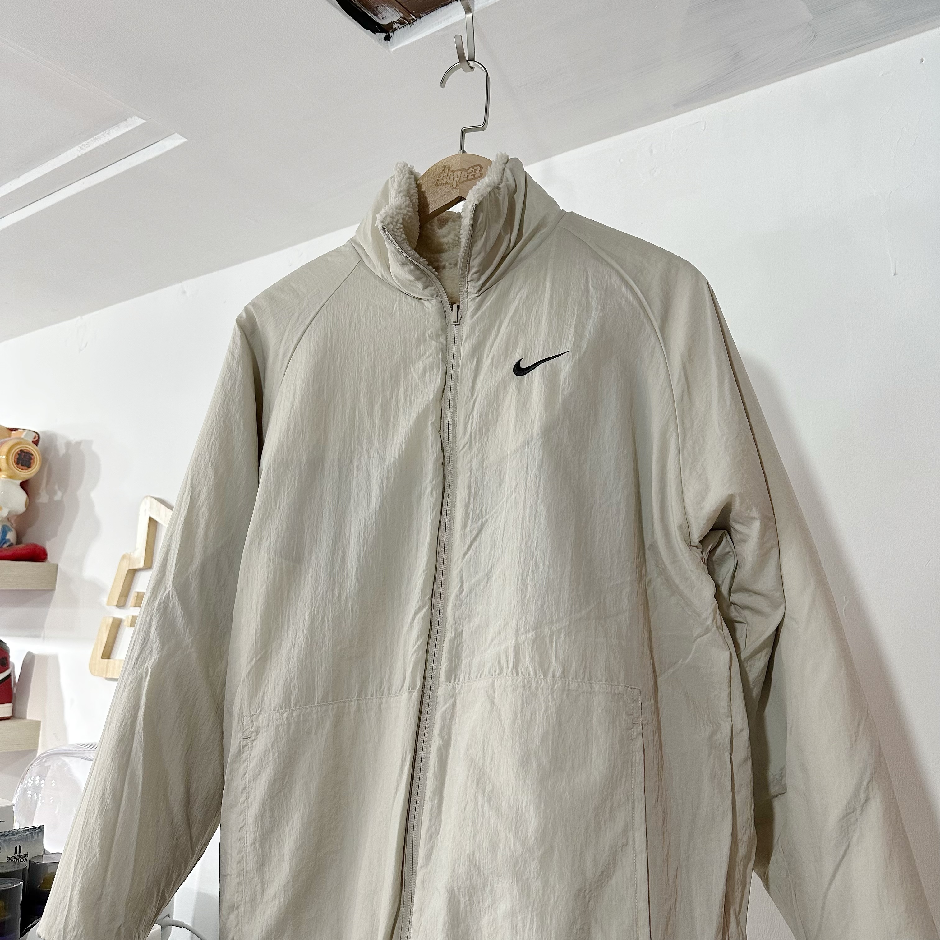 nike jacket beige